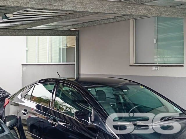 Apartamento moderno e aconchegante no bairro Aventureiro. Este imóvel oferece um ambiente familiar e prático, ideal para quem busca conforto e praticidade no dia a dia. Estuda permuta.

O apartamento é composto por 2 dormitórios, proporcionando privacidade e conforto para toda a família. A sala de estar e jantar são integradas, criando um ambiente amplo e acolhedor, perfeito para momentos de relaxamento e confraternizações. A cozinha é um verdadeiro destaque, com móveis planejados e modernos que otimizam o espaço, além de incluir uma sacada com churrasqueira que promete ser o cenário de agradáveis encontros entre amigos e família.

O imóvel conta ainda com um banheiro equipado, oferecendo comodidade e um acabamento de qualidade. A área de serviço é bem dimensionada, facilitando a organização e o dia a dia dos moradores. A garagem coberta assegura facilidade no estacionamento, complementando as necessidades do cotidiano moderno.

Além das características internas, este apartamento está situado numa rua pavimentada, em esquina, garantindo fácil acesso e conveniência. A vigilância eletrônica e o monitoramento privado proporcionam uma camada adicional de segurança, trazendo tranquilidade para os residentes.

Valorizamos a vida comunitária e o bem-estar, por isso, o imóvel está localizado próximo a vias de acesso, transporte público, escolas, hospitais e serviços públicos essenciais, garantindo que tudo o que você precisa esteja ao seu alcance.

Este imóvel não é apenas um espaço, é um ambiente preparado para construir histórias e memórias duradouras.

Descubra mais sobre como este apartamento pode ser seu próximo lar entrando em contato conosco. A 636 Negócios Imobiliários está pronta para atendê-lo e ajudá-lo a realizar o sonho do imóvel perfeito. Agende uma visita e venha conhecer cada detalhe pessoalmente. Estamos aguardando para proporcionar a você e sua família não apenas uma casa, mas um verdadeiro lar.
 
636 NEGÓCIOS IMOBILIÁRIOS: A SUA MELHOR ESCOLHA
Com mais de 30 anos de experiência, a 636 Negócios Imobiliários é sua parceira ideal para encontrar o imóvel perfeito. Estamos prontos para ajudá-lo a fazer deste imóvel o seu novo lar.
 
Telefone: (47) 3451-0636
WhatsApp: (47) 99190-0636
 
Não perca esta oportunidade única. Visite nosso site para mais informações: i636.com.br