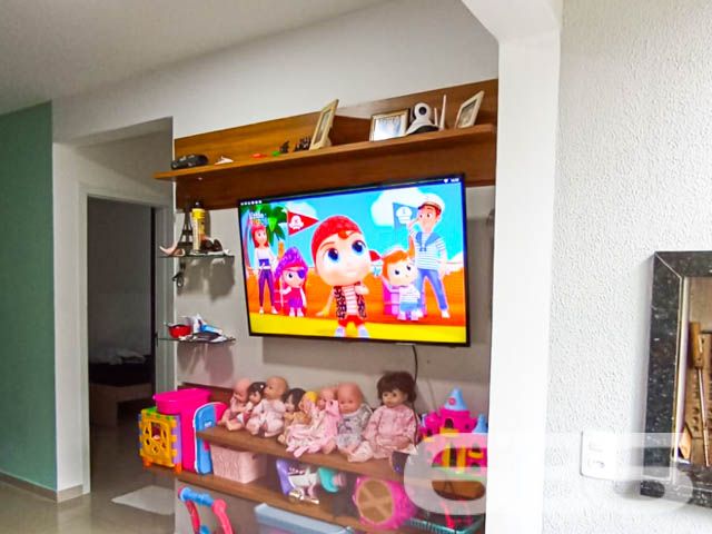Apartamento moderno e aconchegante no bairro Aventureiro. Este imóvel oferece um ambiente familiar e prático, ideal para quem busca conforto e praticidade no dia a dia. Estuda permuta.

O apartamento é composto por 2 dormitórios, proporcionando privacidade e conforto para toda a família. A sala de estar e jantar são integradas, criando um ambiente amplo e acolhedor, perfeito para momentos de relaxamento e confraternizações. A cozinha é um verdadeiro destaque, com móveis planejados e modernos que otimizam o espaço, além de incluir uma sacada com churrasqueira que promete ser o cenário de agradáveis encontros entre amigos e família.

O imóvel conta ainda com um banheiro equipado, oferecendo comodidade e um acabamento de qualidade. A área de serviço é bem dimensionada, facilitando a organização e o dia a dia dos moradores. A garagem coberta assegura facilidade no estacionamento, complementando as necessidades do cotidiano moderno.

Além das características internas, este apartamento está situado numa rua pavimentada, em esquina, garantindo fácil acesso e conveniência. A vigilância eletrônica e o monitoramento privado proporcionam uma camada adicional de segurança, trazendo tranquilidade para os residentes.

Valorizamos a vida comunitária e o bem-estar, por isso, o imóvel está localizado próximo a vias de acesso, transporte público, escolas, hospitais e serviços públicos essenciais, garantindo que tudo o que você precisa esteja ao seu alcance.

Este imóvel não é apenas um espaço, é um ambiente preparado para construir histórias e memórias duradouras.

Descubra mais sobre como este apartamento pode ser seu próximo lar entrando em contato conosco. A 636 Negócios Imobiliários está pronta para atendê-lo e ajudá-lo a realizar o sonho do imóvel perfeito. Agende uma visita e venha conhecer cada detalhe pessoalmente. Estamos aguardando para proporcionar a você e sua família não apenas uma casa, mas um verdadeiro lar.
 
636 NEGÓCIOS IMOBILIÁRIOS: A SUA MELHOR ESCOLHA
Com mais de 30 anos de experiência, a 636 Negócios Imobiliários é sua parceira ideal para encontrar o imóvel perfeito. Estamos prontos para ajudá-lo a fazer deste imóvel o seu novo lar.
 
Telefone: (47) 3451-0636
WhatsApp: (47) 99190-0636
 
Não perca esta oportunidade única. Visite nosso site para mais informações: i636.com.br