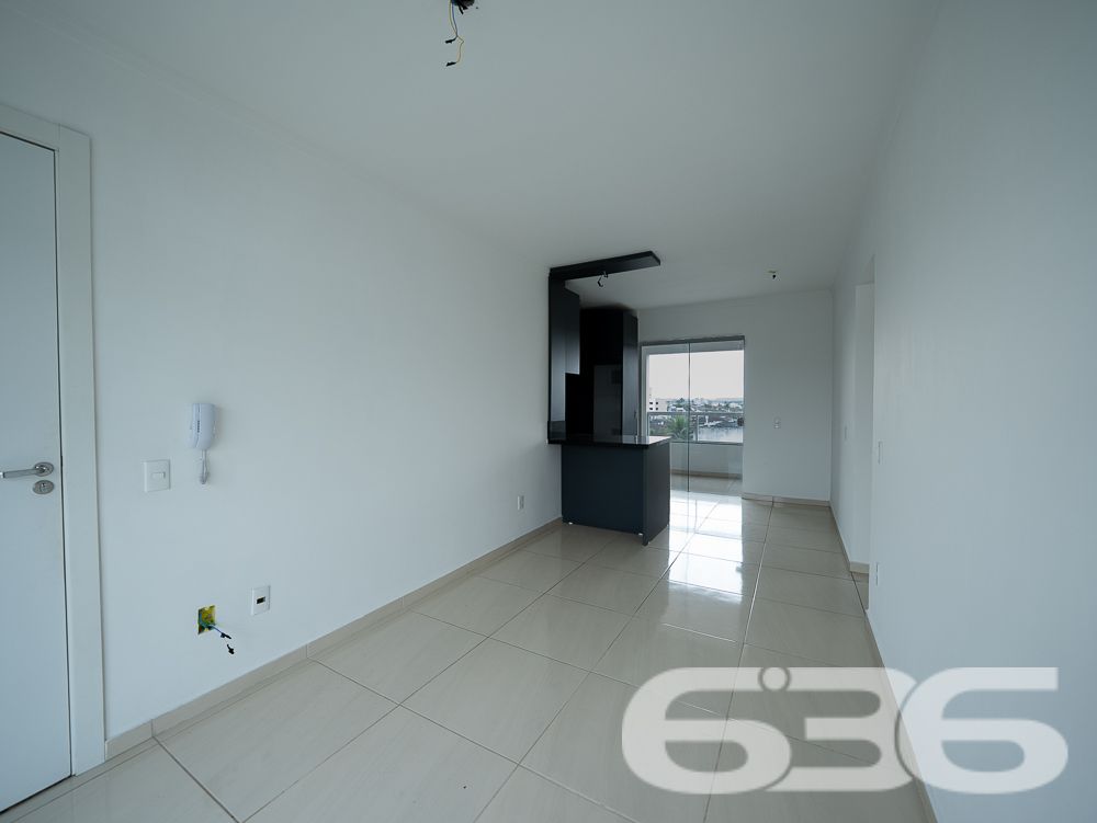 Viva com Conforto e Praticidade no Coração de Joinville!
Este é o seu novo lar, um apartamento pronto para receber você e sua família com todo o conforto e praticidade que merecem. Localizado no bairro Boa Vista, um dos mais desejados de Joinville, este imóvel oferece a combinação perfeita entre localização privilegiada e uma estrutura completa para o seu bem-estar.
O apartamento possui uma área total de 69,48 m², garantindo que você tenha espaço suficiente para viver com qualidade. São 2 dormitórios aconchegantes, ideais para acomodar sua família com privacidade e conforto. A sala de estar e jantar são integradas, criando um ambiente amplo e perfeito para receber amigos e familiares. A cozinha, também conjugada, é funcional e moderna, permitindo que você prepare suas refeições com praticidade.
Um dos grandes destaques do imóvel é a sacada com churrasqueira, que oferece um espaço adicional para seus momentos de lazer, seja para um churrasco em família ou para relaxar após um longo dia. A sacada traz o frescor e a tranquilidade que fazem toda a diferença no dia a dia, além de proporcionar uma vista agradável do bairro.
O apartamento conta ainda com garagem coberta, garantindo a segurança e proteção do seu veículo, e está em um edifício bem estruturado, que oferece portão eletrônico e interfone para sua tranquilidade. Além disso, o imóvel está totalmente murado, o que reforça a segurança e privacidade.
A localização é um dos pontos altos deste apartamento. Situado em uma esquina e em uma rua pavimentada, você terá fácil acesso a vias principais, facilitando sua locomoção. O bairro Boa Vista é conhecido por sua infraestrutura completa, estando próximo a shopping centers, escolas, hospitais, transporte público e diversos serviços essenciais. Isso significa que você terá tudo o que precisa a poucos minutos de casa, proporcionando mais comodidade para o seu dia a dia.
Este apartamento é ideal para quem busca uma vida prática e confortável em Joinville. Pronto para morar, ele permite que você se mude imediatamente, sem preocupações. Além disso, a possibilidade de ter animais de estimação torna este imóvel perfeito para quem não abre mão da companhia dos seus pets.
Não perca a chance de morar em um dos bairros mais valorizados de Joinville, em um apartamento que combina perfeitamente qualidade de vida, segurança e comodidade. Entre em contato conosco e agende uma visita para conhecer de perto o seu novo lar. Estamos à disposição para tirar todas as suas dúvidas e auxiliá-lo em cada etapa do processo de compra.
O imóvel dos seus sonhos está aqui, esperando por você!
636 NEGÓCIOS IMOBILIÁRIOS: A SUA MELHOR ESCOLHA
Com mais de 30 anos de experiência, a 636 Negócios Imobiliários é sua parceira ideal para encontrar o imóvel perfeito. Estamos prontos para ajudá-lo a fazer deste imóvel o seu novo lar.
Telefone: (47) 3451-0636
WhatsApp: (47) 99190-0636
Não perca esta oportunidade única. Visite nosso site para mais informações: i636.com.br
