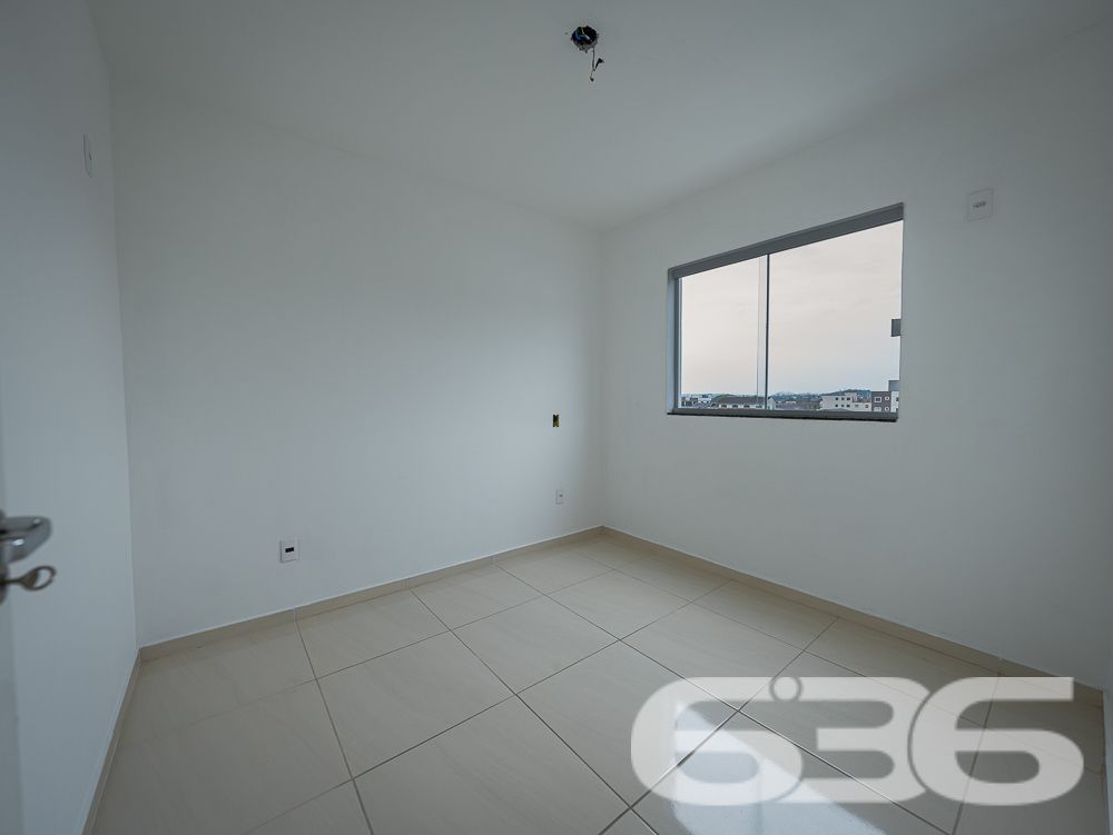 Viva com Conforto e Praticidade no Coração de Joinville!
Este é o seu novo lar, um apartamento pronto para receber você e sua família com todo o conforto e praticidade que merecem. Localizado no bairro Boa Vista, um dos mais desejados de Joinville, este imóvel oferece a combinação perfeita entre localização privilegiada e uma estrutura completa para o seu bem-estar.
O apartamento possui uma área total de 69,48 m², garantindo que você tenha espaço suficiente para viver com qualidade. São 2 dormitórios aconchegantes, ideais para acomodar sua família com privacidade e conforto. A sala de estar e jantar são integradas, criando um ambiente amplo e perfeito para receber amigos e familiares. A cozinha, também conjugada, é funcional e moderna, permitindo que você prepare suas refeições com praticidade.
Um dos grandes destaques do imóvel é a sacada com churrasqueira, que oferece um espaço adicional para seus momentos de lazer, seja para um churrasco em família ou para relaxar após um longo dia. A sacada traz o frescor e a tranquilidade que fazem toda a diferença no dia a dia, além de proporcionar uma vista agradável do bairro.
O apartamento conta ainda com garagem coberta, garantindo a segurança e proteção do seu veículo, e está em um edifício bem estruturado, que oferece portão eletrônico e interfone para sua tranquilidade. Além disso, o imóvel está totalmente murado, o que reforça a segurança e privacidade.
A localização é um dos pontos altos deste apartamento. Situado em uma esquina e em uma rua pavimentada, você terá fácil acesso a vias principais, facilitando sua locomoção. O bairro Boa Vista é conhecido por sua infraestrutura completa, estando próximo a shopping centers, escolas, hospitais, transporte público e diversos serviços essenciais. Isso significa que você terá tudo o que precisa a poucos minutos de casa, proporcionando mais comodidade para o seu dia a dia.
Este apartamento é ideal para quem busca uma vida prática e confortável em Joinville. Pronto para morar, ele permite que você se mude imediatamente, sem preocupações. Além disso, a possibilidade de ter animais de estimação torna este imóvel perfeito para quem não abre mão da companhia dos seus pets.
Não perca a chance de morar em um dos bairros mais valorizados de Joinville, em um apartamento que combina perfeitamente qualidade de vida, segurança e comodidade. Entre em contato conosco e agende uma visita para conhecer de perto o seu novo lar. Estamos à disposição para tirar todas as suas dúvidas e auxiliá-lo em cada etapa do processo de compra.
O imóvel dos seus sonhos está aqui, esperando por você!
636 NEGÓCIOS IMOBILIÁRIOS: A SUA MELHOR ESCOLHA
Com mais de 30 anos de experiência, a 636 Negócios Imobiliários é sua parceira ideal para encontrar o imóvel perfeito. Estamos prontos para ajudá-lo a fazer deste imóvel o seu novo lar.
Telefone: (47) 3451-0636
WhatsApp: (47) 99190-0636
Não perca esta oportunidade única. Visite nosso site para mais informações: i636.com.br