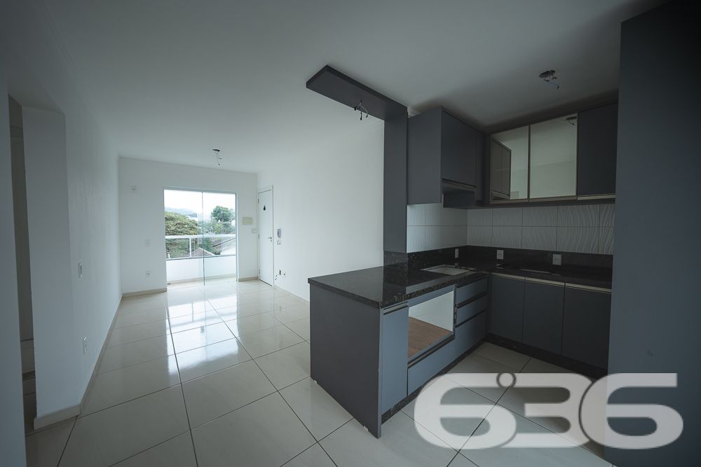 Viva com Conforto e Praticidade no Coração de Joinville!
Este é o seu novo lar, um apartamento pronto para receber você e sua família com todo o conforto e praticidade que merecem. Localizado no bairro Boa Vista, um dos mais desejados de Joinville, este imóvel oferece a combinação perfeita entre localização privilegiada e uma estrutura completa para o seu bem-estar.
O apartamento possui uma área total de 69,48 m², garantindo que você tenha espaço suficiente para viver com qualidade. São 2 dormitórios aconchegantes, ideais para acomodar sua família com privacidade e conforto. A sala de estar e jantar são integradas, criando um ambiente amplo e perfeito para receber amigos e familiares. A cozinha, também conjugada, é funcional e moderna, permitindo que você prepare suas refeições com praticidade.
Um dos grandes destaques do imóvel é a sacada com churrasqueira, que oferece um espaço adicional para seus momentos de lazer, seja para um churrasco em família ou para relaxar após um longo dia. A sacada traz o frescor e a tranquilidade que fazem toda a diferença no dia a dia, além de proporcionar uma vista agradável do bairro.
O apartamento conta ainda com garagem coberta, garantindo a segurança e proteção do seu veículo, e está em um edifício bem estruturado, que oferece portão eletrônico e interfone para sua tranquilidade. Além disso, o imóvel está totalmente murado, o que reforça a segurança e privacidade.
A localização é um dos pontos altos deste apartamento. Situado em uma esquina e em uma rua pavimentada, você terá fácil acesso a vias principais, facilitando sua locomoção. O bairro Boa Vista é conhecido por sua infraestrutura completa, estando próximo a shopping centers, escolas, hospitais, transporte público e diversos serviços essenciais. Isso significa que você terá tudo o que precisa a poucos minutos de casa, proporcionando mais comodidade para o seu dia a dia.
Este apartamento é ideal para quem busca uma vida prática e confortável em Joinville. Pronto para morar, ele permite que você se mude imediatamente, sem preocupações. Além disso, a possibilidade de ter animais de estimação torna este imóvel perfeito para quem não abre mão da companhia dos seus pets.
Não perca a chance de morar em um dos bairros mais valorizados de Joinville, em um apartamento que combina perfeitamente qualidade de vida, segurança e comodidade. Entre em contato conosco e agende uma visita para conhecer de perto o seu novo lar. Estamos à disposição para tirar todas as suas dúvidas e auxiliá-lo em cada etapa do processo de compra.
O imóvel dos seus sonhos está aqui, esperando por você!
636 NEGÓCIOS IMOBILIÁRIOS: A SUA MELHOR ESCOLHA
Com mais de 30 anos de experiência, a 636 Negócios Imobiliários é sua parceira ideal para encontrar o imóvel perfeito. Estamos prontos para ajudá-lo a fazer deste imóvel o seu novo lar.
Telefone: (47) 3451-0636
WhatsApp: (47) 99190-0636
Não perca esta oportunidade única. Visite nosso site para mais informações: i636.com.br