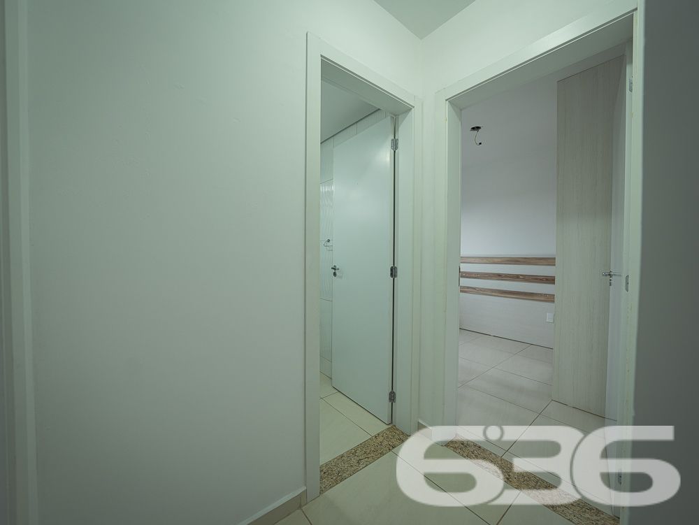 Viva com Conforto e Praticidade no Coração de Joinville!
Este é o seu novo lar, um apartamento pronto para receber você e sua família com todo o conforto e praticidade que merecem. Localizado no bairro Boa Vista, um dos mais desejados de Joinville, este imóvel oferece a combinação perfeita entre localização privilegiada e uma estrutura completa para o seu bem-estar.
O apartamento possui uma área total de 69,48 m², garantindo que você tenha espaço suficiente para viver com qualidade. São 2 dormitórios aconchegantes, ideais para acomodar sua família com privacidade e conforto. A sala de estar e jantar são integradas, criando um ambiente amplo e perfeito para receber amigos e familiares. A cozinha, também conjugada, é funcional e moderna, permitindo que você prepare suas refeições com praticidade.
Um dos grandes destaques do imóvel é a sacada com churrasqueira, que oferece um espaço adicional para seus momentos de lazer, seja para um churrasco em família ou para relaxar após um longo dia. A sacada traz o frescor e a tranquilidade que fazem toda a diferença no dia a dia, além de proporcionar uma vista agradável do bairro.
O apartamento conta ainda com garagem coberta, garantindo a segurança e proteção do seu veículo, e está em um edifício bem estruturado, que oferece portão eletrônico e interfone para sua tranquilidade. Além disso, o imóvel está totalmente murado, o que reforça a segurança e privacidade.
A localização é um dos pontos altos deste apartamento. Situado em uma esquina e em uma rua pavimentada, você terá fácil acesso a vias principais, facilitando sua locomoção. O bairro Boa Vista é conhecido por sua infraestrutura completa, estando próximo a shopping centers, escolas, hospitais, transporte público e diversos serviços essenciais. Isso significa que você terá tudo o que precisa a poucos minutos de casa, proporcionando mais comodidade para o seu dia a dia.
Este apartamento é ideal para quem busca uma vida prática e confortável em Joinville. Pronto para morar, ele permite que você se mude imediatamente, sem preocupações. Além disso, a possibilidade de ter animais de estimação torna este imóvel perfeito para quem não abre mão da companhia dos seus pets.
Não perca a chance de morar em um dos bairros mais valorizados de Joinville, em um apartamento que combina perfeitamente qualidade de vida, segurança e comodidade. Entre em contato conosco e agende uma visita para conhecer de perto o seu novo lar. Estamos à disposição para tirar todas as suas dúvidas e auxiliá-lo em cada etapa do processo de compra.
O imóvel dos seus sonhos está aqui, esperando por você!
636 NEGÓCIOS IMOBILIÁRIOS: A SUA MELHOR ESCOLHA
Com mais de 30 anos de experiência, a 636 Negócios Imobiliários é sua parceira ideal para encontrar o imóvel perfeito. Estamos prontos para ajudá-lo a fazer deste imóvel o seu novo lar.
Telefone: (47) 3451-0636
WhatsApp: (47) 99190-0636
Não perca esta oportunidade única. Visite nosso site para mais informações: i636.com.br