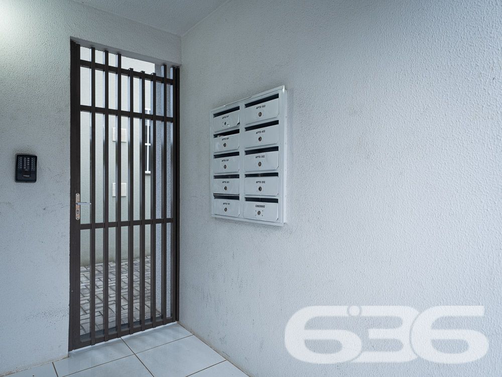 Viva com Conforto e Praticidade no Coração de Joinville!
Este é o seu novo lar, um apartamento pronto para receber você e sua família com todo o conforto e praticidade que merecem. Localizado no bairro Boa Vista, um dos mais desejados de Joinville, este imóvel oferece a combinação perfeita entre localização privilegiada e uma estrutura completa para o seu bem-estar.
O apartamento possui uma área total de 69,48 m², garantindo que você tenha espaço suficiente para viver com qualidade. São 2 dormitórios aconchegantes, ideais para acomodar sua família com privacidade e conforto. A sala de estar e jantar são integradas, criando um ambiente amplo e perfeito para receber amigos e familiares. A cozinha, também conjugada, é funcional e moderna, permitindo que você prepare suas refeições com praticidade.
Um dos grandes destaques do imóvel é a sacada com churrasqueira, que oferece um espaço adicional para seus momentos de lazer, seja para um churrasco em família ou para relaxar após um longo dia. A sacada traz o frescor e a tranquilidade que fazem toda a diferença no dia a dia, além de proporcionar uma vista agradável do bairro.
O apartamento conta ainda com garagem coberta, garantindo a segurança e proteção do seu veículo, e está em um edifício bem estruturado, que oferece portão eletrônico e interfone para sua tranquilidade. Além disso, o imóvel está totalmente murado, o que reforça a segurança e privacidade.
A localização é um dos pontos altos deste apartamento. Situado em uma esquina e em uma rua pavimentada, você terá fácil acesso a vias principais, facilitando sua locomoção. O bairro Boa Vista é conhecido por sua infraestrutura completa, estando próximo a shopping centers, escolas, hospitais, transporte público e diversos serviços essenciais. Isso significa que você terá tudo o que precisa a poucos minutos de casa, proporcionando mais comodidade para o seu dia a dia.
Este apartamento é ideal para quem busca uma vida prática e confortável em Joinville. Pronto para morar, ele permite que você se mude imediatamente, sem preocupações. Além disso, a possibilidade de ter animais de estimação torna este imóvel perfeito para quem não abre mão da companhia dos seus pets.
Não perca a chance de morar em um dos bairros mais valorizados de Joinville, em um apartamento que combina perfeitamente qualidade de vida, segurança e comodidade. Entre em contato conosco e agende uma visita para conhecer de perto o seu novo lar. Estamos à disposição para tirar todas as suas dúvidas e auxiliá-lo em cada etapa do processo de compra.
O imóvel dos seus sonhos está aqui, esperando por você!
636 NEGÓCIOS IMOBILIÁRIOS: A SUA MELHOR ESCOLHA
Com mais de 30 anos de experiência, a 636 Negócios Imobiliários é sua parceira ideal para encontrar o imóvel perfeito. Estamos prontos para ajudá-lo a fazer deste imóvel o seu novo lar.
Telefone: (47) 3451-0636
WhatsApp: (47) 99190-0636
Não perca esta oportunidade única. Visite nosso site para mais informações: i636.com.br