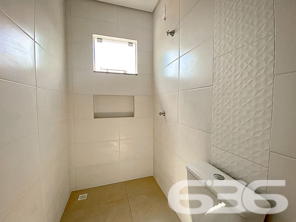 Apresentamos este encantador apartamento localizado no tranquilo bairro Vila Nova em Joinville, SC, uma oportunidade perfeita para quem busca um refúgio acolhedor e conveniente. Este imóvel conta com uma área construída de 73m², projetada para oferecer conforto e praticidade  - ESTUDA PERMUTA

Características do Imóvel:
Quartos: Inclui dormitório aconchegante com janelas amplas permitindo uma iluminação natural esplêndida e uma suíte para garantir sua privacidade e conforto.
Banheiros: São 2 banheiros com acabamentos de alta qualidade, oferecendo praticidade e um design clean.
Sala de Estar/Jantar: Espaço amplo e bem iluminado, ideal para relaxar e para reuniões familiares, com acesso direto à sacada.
Copa e Cozinha: Com design moderno e integrado, perfeita para quem gosta de cozinhar enquanto socializa.
Sacada com Churrasqueira: Espaço gourmet na sacada para desfrutar de momentos especiais com uma vista deslumbrante do bairro.

Mais Comodidades:

Garagem Coberta: Sua segurança e comodidade garantidas com espaço privativo para veículos.
Segurança: Condomínio equipado com portão eletrônico, interfone e sistema de vigilância eletrônica.

Este apartamento não é apenas um lugar para morar, é o cenário perfeito para criar memórias duradouras com sua família. A região de Vila Nova, conhecida por sua tranquilidade, oferece uma qualidade de vida superior com todas as conveniências urbanas por perto, além da proximidade com a natureza e áreas de lazer.

Para aqueles que valorizam a paz e a privacidade, mas não querem abrir mão da conveniência de estar próximo ao centro dinâmico de Joinville, este imóvel é uma escolha acertada. Permita-se viver onde a tranquilidade encontra a conveniência, e cada detalhe é pensado para sua satisfação e bem-estar.

Agende uma visita e venha conhecer seu novo lar dos sonhos no coração de Joinville. Na 636 Negócios Imobiliários, ajudamos você a realizar seus sonhos com a confiança de mais de 30 anos de excelência no mercado imobiliário. Descubra mais sobre este imóvel incrível!
 
636 NEGÓCIOS IMOBILIÁRIOS: A SUA MELHOR ESCOLHA
Com mais de 30 anos de experiência, a 636 Negócios Imobiliários é sua parceira ideal para encontrar o imóvel perfeito. Estamos prontos para ajudá-lo a fazer deste imóvel o seu novo lar.
 
Telefone: (47) 3451-0636
WhatsApp: (47) 99190-0636
 
Não perca esta oportunidade única. Visite nosso site para mais informações: i636.com.br