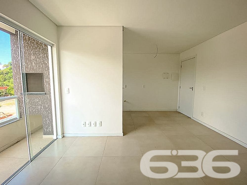 Apresentamos este encantador apartamento localizado no tranquilo bairro Vila Nova em Joinville, SC, uma oportunidade perfeita para quem busca um refúgio acolhedor e conveniente. Este imóvel conta com uma área construída de 73m², projetada para oferecer conforto e praticidade  - ESTUDA PERMUTA

Características do Imóvel:
Quartos: Inclui dormitório aconchegante com janelas amplas permitindo uma iluminação natural esplêndida e uma suíte para garantir sua privacidade e conforto.
Banheiros: São 2 banheiros com acabamentos de alta qualidade, oferecendo praticidade e um design clean.
Sala de Estar/Jantar: Espaço amplo e bem iluminado, ideal para relaxar e para reuniões familiares, com acesso direto à sacada.
Copa e Cozinha: Com design moderno e integrado, perfeita para quem gosta de cozinhar enquanto socializa.
Sacada com Churrasqueira: Espaço gourmet na sacada para desfrutar de momentos especiais com uma vista deslumbrante do bairro.

Mais Comodidades:

Garagem Coberta: Sua segurança e comodidade garantidas com espaço privativo para veículos.
Segurança: Condomínio equipado com portão eletrônico, interfone e sistema de vigilância eletrônica.

Este apartamento não é apenas um lugar para morar, é o cenário perfeito para criar memórias duradouras com sua família. A região de Vila Nova, conhecida por sua tranquilidade, oferece uma qualidade de vida superior com todas as conveniências urbanas por perto, além da proximidade com a natureza e áreas de lazer.

Para aqueles que valorizam a paz e a privacidade, mas não querem abrir mão da conveniência de estar próximo ao centro dinâmico de Joinville, este imóvel é uma escolha acertada. Permita-se viver onde a tranquilidade encontra a conveniência, e cada detalhe é pensado para sua satisfação e bem-estar.

Agende uma visita e venha conhecer seu novo lar dos sonhos no coração de Joinville. Na 636 Negócios Imobiliários, ajudamos você a realizar seus sonhos com a confiança de mais de 30 anos de excelência no mercado imobiliário. Descubra mais sobre este imóvel incrível!
 
636 NEGÓCIOS IMOBILIÁRIOS: A SUA MELHOR ESCOLHA
Com mais de 30 anos de experiência, a 636 Negócios Imobiliários é sua parceira ideal para encontrar o imóvel perfeito. Estamos prontos para ajudá-lo a fazer deste imóvel o seu novo lar.
 
Telefone: (47) 3451-0636
WhatsApp: (47) 99190-0636
 
Não perca esta oportunidade única. Visite nosso site para mais informações: i636.com.br