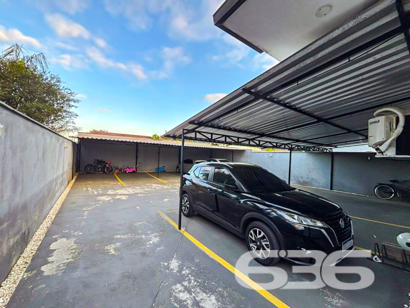Oportunidade Única para Morar no Bairro Boa Vista, Joinville!

Apresentamos um sofisticado apartamento à venda na vibrante cidade de Joinville, localizado especificamente no acolhedor bairro Boa Vista. Este imóvel contemporâneo, oferece uma experiência de vida excepcional, unindo conforto, praticidade e um estilo de vida moderno em um dos bairros mais desejados de Santa Catarina.

Detalhes do Imóvel:
Com uma área construída de 72,83m², este apartamento foi projetado para maximizar espaço e funcionalidade. A propriedade é composta por dois dormitórios bem iluminados, ideal para atender às necessidades de um casal ou uma pequena família. A sala de estar integrada com a sala de jantar garante um espaço aberto e harmonioso, perfeito para receber amigos e familiares.

A cozinha é um destaque à parte, equipada com móveis planejados que ficarão à disposição do futuro proprietário, proporcionando elegância e praticidade no dia a dia. O imóvel ainda dispõe de uma churrasqueira em suas três amplas sacadas, oferecendo a você a possibilidade de desfrutar de momentos de lazer sem sair de casa.

Conforto e Segurança:
O apartamento está totalmente murado e cercado, com a segurança reforçada por um moderno sistema de cerca elétrica e portão eletrônico. Duas vagas de garagem cobertas asseguram que seus veículos estejam protegidos. Além disso, o imóvel é equipado com interfone e oferece conexão com a internet de alta velocidade por fibra, atendendo a todas as suas necessidades de conectividade.

Localização Privilegiada:
Viver no Boa Vista é sinônimo de conveniência. Este imóvel está estrategicamente posicionado perto de vias de acesso, facilitando deslocamentos pela cidade. A proximidade com shopping centers, escolas, transporte público, hospitais e serviços públicos essenciais proporciona uma experiência de vida urbana sem igual.

Esta é uma oportunidade imperdível para quem busca um lar em Joinville com excelente custo-benefício. Um ambiente construído para quem valoriza a modernidade e deseja aproveitar o melhor da vida em comunidade, sem abdicar de conforto e segurança.

Entre em contato conosco para agendar uma visita e venha conhecer de perto este encantador imóvel. Na 636 Negócios Imobiliários, estamos prontos para tornar seu sonho realidade. Não perca tempo, este apartamento pode ser seu novo lar!
 
636 NEGÓCIOS IMOBILIÁRIOS: A SUA MELHOR ESCOLHA
Com mais de 30 anos de experiência, a 636 Negócios Imobiliários é sua parceira ideal para encontrar o imóvel perfeito. Estamos prontos para ajudá-lo a fazer deste imóvel o seu novo lar.
 
Telefone: (47) 3451-0636
WhatsApp: (47) 99190-0636
 
Não perca esta oportunidade única. Visite nosso site para mais informações: i636.com.br