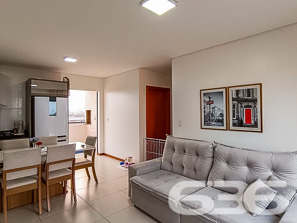 Descubra o charme e a conveniência da vida moderna neste apartamento de cobertura plana no coração de Joinville, SC. Localizado no bairro Boa Vista, este imóvel oferece uma combinação única de design sofisticado e localização estratégica, ideal para quem busca conforto e praticidade no dia a dia.

Composição do Imóvel: A cobertura é composta por 2 dormitórios espaçosos, ambos iluminados naturalmente, proporcionando um ambiente acolhedor e tranquilo para suas noites de descanso. A sala de estar e jantar são integradas, criando um espaço aberto e convidativo, perfeito para receber amigos e familiares. Cada detalhe foi pensado para maximizar o conforto, desde a escolha dos móveis embutidos até o layout inteligente.

As sacadas são verdadeiros destaques, oferecendo uma vista panorâmica da cidade. Uma delas, equipada com churrasqueira, é o cenário ideal para momentos de lazer e descontração. A cozinha, moderna e funcional, está equipada com armários planejados, otimizando cada espaço.

Comodidades e Segurança:

Duas vagas de garagem cobertas;
Jardim privativo para momentos de relaxamento;
Portão eletrônico e interfone para sua segurança e conveniência;
.
Localização Privilegiada: Localizado em rua pavimentada no coração de Boa Vista, o imóvel está próximo a vias de acesso rápido para toda a cidade, shopping centers, escolas, hospitais e serviços públicos essenciais. A infraestrutura do bairro garante acesso fácil e rápido a tudo o que você precisa, além de estar conectado com as principais áreas da cidade.

Ideal para: Este imóvel é perfeito para famílias pequenas ou casais que desejam viver com conforto e praticidade em uma das melhores localizações de Joinville. Além disso, é uma excelente oportunidade para investidores que buscam propriedades de alto valor agregado em áreas de crescente valorização.

Este apartamento não só atende a todos os requisitos de um imóvel moderno como também oferece a atmosfera de um lar verdadeiramente acolhedor. Permita-se viver onde a qualidade de vida é a prioridade, em um espaço onde cada detalhe é um reflexo de sofisticação e bom gosto.

636 Negócios Imobiliários: Mais de 30 anos de experiência em conectar pessoas a seus imóveis dos sonhos. Conheça essa cobertura exclusiva e transforme seu estilo de vida!
 
636 NEGÓCIOS IMOBILIÁRIOS: A SUA MELHOR ESCOLHA
Com mais de 30 anos de experiência, a 636 Negócios Imobiliários é sua parceira ideal para encontrar o imóvel perfeito. Estamos prontos para ajudá-lo a fazer deste imóvel o seu novo lar.
 
Telefone: (47) 3451-0636
WhatsApp: (47) 99190-0636
 
Não perca esta oportunidade única. Visite nosso site para mais informações: i636.com.br 