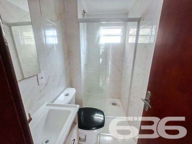 Apresentamos uma excelente oportunidade de adquirir um lindo apartamento, localizado no bairro Saguaçu, um dos mais valorizados e tranquilos de Joinville. Este imóvel é perfeito para quem busca conforto, segurança e uma ampla infraestrutura de lazer para toda a família.
Localizado em um dos bairros mais desejados de Joinville, este imóvel térreo de 47,71m², oferece toda a comodidade que você e sua família merecem. Com dois dormitórios, sala de estar e jantar integradas, e uma cozinha prática e funcional, o apartamento está pronto para morar.
Além das áreas comuns bem cuidadas, você encontrará uma ampla área de lazer com playground para as crianças, quadra de esportes e um salão de festas espaçoso, perfeito para reunir amigos e familiares em momentos especiais. O ambiente é cercado de verde e traz um ar de tranquilidade e bem-estar, ideal para quem busca qualidade de vida.
Localizado em uma rua pavimentada, o apartamento possui fácil acesso aos principais pontos da cidade, garantindo praticidade no dia a dia. Próximo a escolas, supermercados, farmácias e comércio em geral, você terá tudo o que precisa a poucos minutos de distância.
Destaques do Imóvel:
2 dormitórios;
Sala de estar e jantar integradas;
Cozinha;
Banheiro social;
Garagem descoberta;
Condomínio com playground, quadra de esportes e salão de festas;
Localização privilegiada no bairro Saguaçu, próximo ao centro e com fácil acesso aos principais pontos de Joinville.
Não perca essa oportunidade única de morar em um condomínio tranquilo, seguro e com excelente infraestrutura. Agende já uma visita e venha conhecer este belo apartamento que pode ser o novo lar da sua família!
Entre em contato agora mesmo com um de nossos corretores e descubra como é fácil realizar o sonho de ter o seu próprio imóvel com a 636 Negócios Imobiliários!
636 NEGÓCIOS IMOBILIÁRIOS: A SUA MELHOR ESCOLHA
Com mais de 30 anos de experiência, a 636 Negócios Imobiliários é sua parceira ideal para encontrar o imóvel perfeito. Estamos prontos para ajudá-lo a fazer deste imóvel o seu novo lar.
Telefone: (47) 3451-0636
WhatsApp: (47) 99190-0636
Não perca esta oportunidade única. Visite nosso site para mais informações: i636.com.br