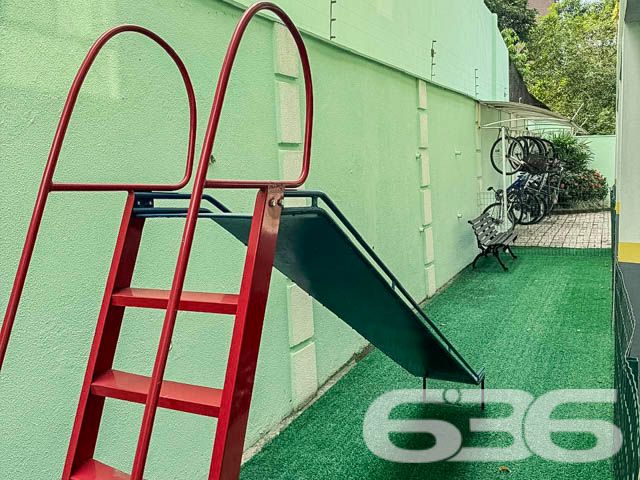 Apresentamos um excelente investimento em Joinville, no bairro Santo Antônio, com características ideais tanto para quem busca o primeiro imóvel quanto para investidores interessados em renda adicional de aluguel. Este apartamento combina comodidade e localização estratégica.
Características do Imóvel:
2 Dormitórios: Ambientes arejados e bem iluminados, garantindo o bem-estar de sua família.
Sala de Estar e Jantar Conjugadas: Espaço amplo para criar memórias com quem você ama.
Cozinha Planejada: Integrada à copa, ideal para quem gosta de praticidade e organização.
1 Banheiro Social: Com acabamentos modernos, oferecendo conforto e praticidade.
Sacada: Um cantinho especial para apreciar a vista e relaxar.
Garagem Coberta: Segurança e comodidade para o seu veículo.
Este imóvel é perfeito para quem busca seu primeiro lar ou investidores interessados em gerar renda extra com aluguel. Este apartamento combina a tranquilidade do Bairro Santo Antônio com a conveniência de estar próximo a escolas, hospitais, serviços públicos essenciais e vias de acesso rápido.
Destaques Adicionais:
Permite Animais: Ideal para quem tem pets.
Próximo a Transporte Público e Shopping Center: Facilidade de locomoção e lazer garantidos.
Imóvel Murado ou Cercado: Segurança adicional para sua família.
Invista em qualidade de vida com essa propriedade excepcional. Para mais informações e agendamento de visitas, entre em contato com a 636 Negócios Imobiliários, e descubra porque mais de três décadas de excelência e satisfação de nossos clientes nos recomendam.
636 NEGÓCIOS IMOBILIÁRIOS: A SUA MELHOR ESCOLHA
Com mais de 30 anos de experiência, a 636 Negócios Imobiliários é sua parceira ideal para encontrar o imóvel perfeito. Estamos prontos para ajudá-lo a fazer deste imóvel o seu novo lar.
Telefone: (47) 3451-0636
WhatsApp: (47) 99190-0636
Não perca esta oportunidade única. Visite nosso site para mais informações: i636.com.br