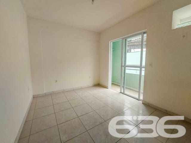 Apresentamos um excelente investimento em Joinville, no bairro Santo Antônio, com características ideais tanto para quem busca o primeiro imóvel quanto para investidores interessados em renda adicional de aluguel. Este apartamento combina comodidade e localização estratégica.
Características do Imóvel:
2 Dormitórios: Ambientes arejados e bem iluminados, garantindo o bem-estar de sua família.
Sala de Estar e Jantar Conjugadas: Espaço amplo para criar memórias com quem você ama.
Cozinha Planejada: Integrada à copa, ideal para quem gosta de praticidade e organização.
1 Banheiro Social: Com acabamentos modernos, oferecendo conforto e praticidade.
Sacada: Um cantinho especial para apreciar a vista e relaxar.
Garagem Coberta: Segurança e comodidade para o seu veículo.
Este imóvel é perfeito para quem busca seu primeiro lar ou investidores interessados em gerar renda extra com aluguel. Este apartamento combina a tranquilidade do Bairro Santo Antônio com a conveniência de estar próximo a escolas, hospitais, serviços públicos essenciais e vias de acesso rápido.
Destaques Adicionais:
Permite Animais: Ideal para quem tem pets.
Próximo a Transporte Público e Shopping Center: Facilidade de locomoção e lazer garantidos.
Imóvel Murado ou Cercado: Segurança adicional para sua família.
Invista em qualidade de vida com essa propriedade excepcional. Para mais informações e agendamento de visitas, entre em contato com a 636 Negócios Imobiliários, e descubra porque mais de três décadas de excelência e satisfação de nossos clientes nos recomendam.
636 NEGÓCIOS IMOBILIÁRIOS: A SUA MELHOR ESCOLHA
Com mais de 30 anos de experiência, a 636 Negócios Imobiliários é sua parceira ideal para encontrar o imóvel perfeito. Estamos prontos para ajudá-lo a fazer deste imóvel o seu novo lar.
Telefone: (47) 3451-0636
WhatsApp: (47) 99190-0636
Não perca esta oportunidade única. Visite nosso site para mais informações: i636.com.br