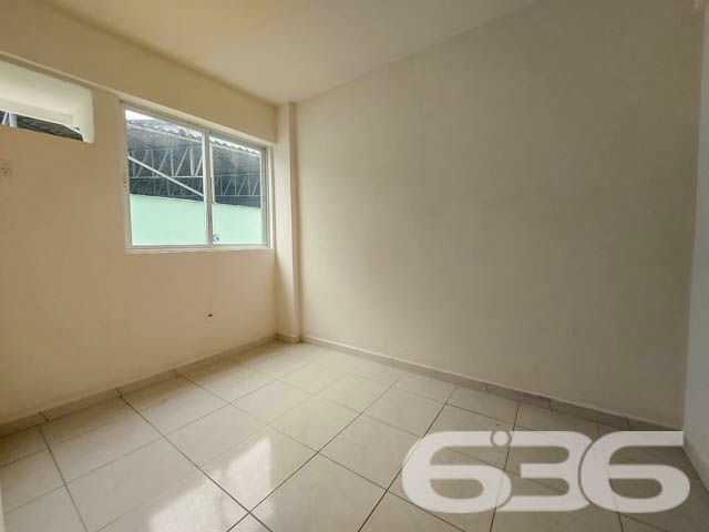 Apresentamos um excelente investimento em Joinville, no bairro Santo Antônio, com características ideais tanto para quem busca o primeiro imóvel quanto para investidores interessados em renda adicional de aluguel. Este apartamento combina comodidade e localização estratégica.
Características do Imóvel:
2 Dormitórios: Ambientes arejados e bem iluminados, garantindo o bem-estar de sua família.
Sala de Estar e Jantar Conjugadas: Espaço amplo para criar memórias com quem você ama.
Cozinha Planejada: Integrada à copa, ideal para quem gosta de praticidade e organização.
1 Banheiro Social: Com acabamentos modernos, oferecendo conforto e praticidade.
Sacada: Um cantinho especial para apreciar a vista e relaxar.
Garagem Coberta: Segurança e comodidade para o seu veículo.
Este imóvel é perfeito para quem busca seu primeiro lar ou investidores interessados em gerar renda extra com aluguel. Este apartamento combina a tranquilidade do Bairro Santo Antônio com a conveniência de estar próximo a escolas, hospitais, serviços públicos essenciais e vias de acesso rápido.
Destaques Adicionais:
Permite Animais: Ideal para quem tem pets.
Próximo a Transporte Público e Shopping Center: Facilidade de locomoção e lazer garantidos.
Imóvel Murado ou Cercado: Segurança adicional para sua família.
Invista em qualidade de vida com essa propriedade excepcional. Para mais informações e agendamento de visitas, entre em contato com a 636 Negócios Imobiliários, e descubra porque mais de três décadas de excelência e satisfação de nossos clientes nos recomendam.
636 NEGÓCIOS IMOBILIÁRIOS: A SUA MELHOR ESCOLHA
Com mais de 30 anos de experiência, a 636 Negócios Imobiliários é sua parceira ideal para encontrar o imóvel perfeito. Estamos prontos para ajudá-lo a fazer deste imóvel o seu novo lar.
Telefone: (47) 3451-0636
WhatsApp: (47) 99190-0636
Não perca esta oportunidade única. Visite nosso site para mais informações: i636.com.br