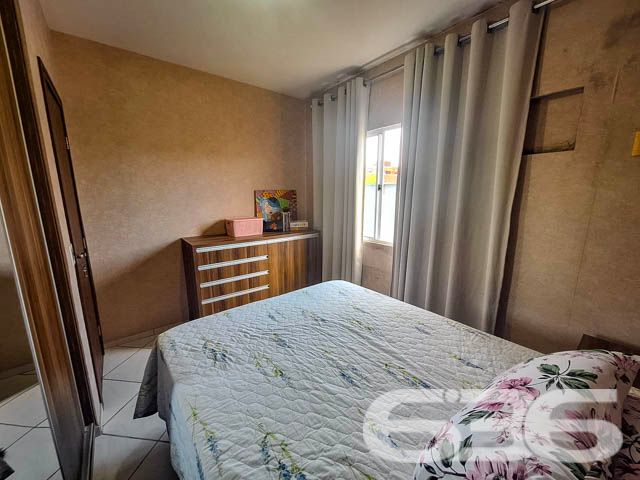 Apartamento à venda no bairro Fátima em Joinville/SC
Se você busca um lar completo, onde cada detalhe foi pensado para proporcionar conforto e praticidade, este é o imóvel ideal! Localizado no bairro Fátima, uma região com excelente infraestrutura, próximo a vias de acesso, transporte público, escolas e serviços essenciais. Este apartamento mobiliado e moderno está pronto para você e sua família viverem momentos inesquecíveis.
Ambientes que Inspiram Conforto
Com uma disposição inteligente e bem aproveitada, o apartamento conta com dois dormitórios, cada um cuidadosamente planejado para oferecer tranquilidade e organização. Os móveis planejados maximizam o espaço e trazem um toque moderno ao ambiente, proporcionando mais conforto e funcionalidade. Todos os ambientes são mobiliados, com destaque para a cozinha, que possui móveis sob medida, ideais para facilitar o dia a dia e manter tudo ao seu alcance.
Área Social Aconchegante
A sala de estar, em conceito aberto, é ampla e convidativa, perfeita para receber amigos e familiares. Integrada à copa e cozinha, o espaço cria um ambiente ideal para convivência, sem abrir mão da privacidade dos demais cômodos. Para completar a experiência, o apartamento possui uma sacada com churrasqueira, um diferencial para quem gosta de reunir amigos para momentos de lazer e descontração.
Diferenciais que Fazem a Diferença
A segurança também é um ponto forte, com portão eletrônico, cerca elétrica e interfone. Este imóvel é 100% mobiliado e pronto para morar, ideal para quem deseja se mudar sem preocupações adicionais.
Características do Imóvel:
2 Dormitórios
Banheiro social
Sala, copa e cozinha integradas
Sacada com churrasqueira
Área de serviço
Garagem coberta
Portão eletrônico, cerca elétrica e interfone
Móveis planejados em todos os ambientes
Ar-condicionado
Imóvel murado e cercado
Por que Escolher Este Imóvel?
Este apartamento é uma verdadeira joia para quem valoriza cada detalhe e procura um lugar onde todos os espaços foram pensados para facilitar a vida e proporcionar o máximo de conforto. Perfeito para famílias, casais ou investidores que buscam um imóvel pronto para morar, em uma região valorizada e em constante crescimento.
Entre em Contato e Agende sua Visita
Não perca a oportunidade de conhecer este imóvel exclusivo. Agende uma visita e descubra por que este pode ser o próximo lar onde você e sua família criarão memórias duradouras.
636 NEGÓCIOS IMOBILIÁRIOS: A SUA MELHOR ESCOLHA
Com mais de 30 anos de experiência, a 636 Negócios Imobiliários é sua parceira ideal para encontrar o imóvel perfeito. Estamos prontos para ajudá-lo a fazer deste imóvel o seu novo lar.
Telefone: (47) 3451-0636
WhatsApp: (47) 99190-0636
Não perca esta oportunidade única. Visite nosso site para mais informações: i636.com.br