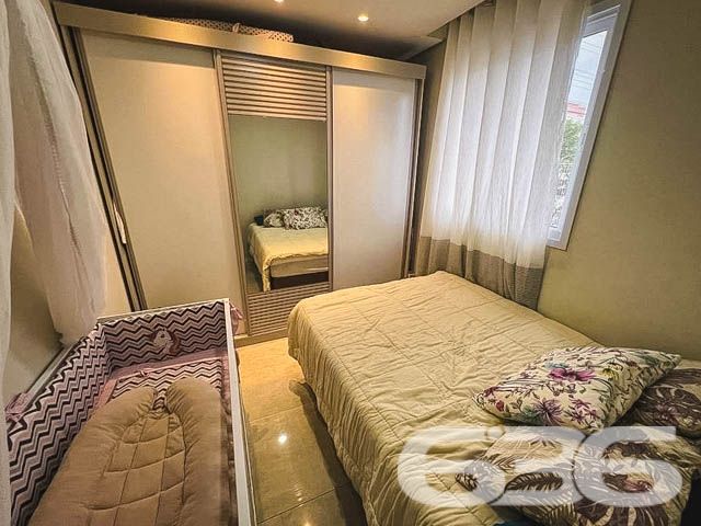 Descubra um estilo de vida único em Joinville, no bairro Aventureiro. Este apartamento oferece o equilíbrio perfeito entre conforto e privacidade. Idealizado para quem valoriza espaços ao ar livre, conta com um generoso jardim privativo e uma churrasqueira exclusiva, perfeitos para momentos de lazer e convívio social.

O imóvel se destaca por seu conceito aberto e integrado, promovendo um ambiente social amplo e acolhedor. A sala de estar e jantar se conecta harmoniosamente com a cozinha, que é um verdadeiro destaque. 

O apartamento conta ainda com uma vaga de garagem coberta e outra descoberta, aumentando a comodidade para você e sua família. Além disso, o imóvel possui banheiro completo, jardim, área de serviço, interfone, portão eletrônico, tudo isso cercado para sua segurança e privacidade.

Este é um convite para viver em um local onde cada detalhe foi pensado para oferecer conforto e estilo. Perfeito para quem busca um estilo de vida prático mas sem abrir mão do luxo e do espaço. Ideal para solteiros ou casais que desejam uma vida urbana vibrante, mas com a tranquilidade e o charme de um lar acolhedor e distintamente decorado.

Para mais informações e agendar uma visita, entre em contato com a 636 Negócios Imobiliários. Venha conhecer o cenário perfeito para a próxima etapa da sua vida!
 
636 NEGÓCIOS IMOBILIÁRIOS: A SUA MELHOR ESCOLHA
Com mais de 30 anos de experiência, a 636 Negócios Imobiliários é sua parceira ideal para encontrar o imóvel perfeito. Estamos prontos para ajudá-lo a fazer deste imóvel o seu novo lar.
 
Telefone: (47) 3451-0636
WhatsApp: (47) 99190-0636
 
Não perca esta oportunidade única. Visite nosso site para mais informações: i636.com.br