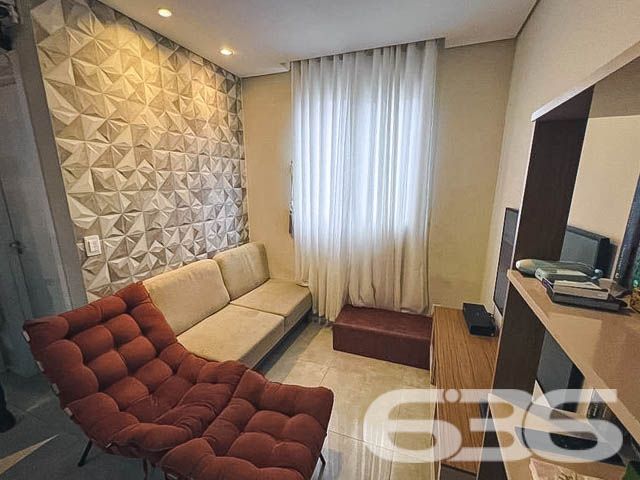 Descubra um estilo de vida único em Joinville, no bairro Aventureiro. Este apartamento oferece o equilíbrio perfeito entre conforto e privacidade. Idealizado para quem valoriza espaços ao ar livre, conta com um generoso jardim privativo e uma churrasqueira exclusiva, perfeitos para momentos de lazer e convívio social.

O imóvel se destaca por seu conceito aberto e integrado, promovendo um ambiente social amplo e acolhedor. A sala de estar e jantar se conecta harmoniosamente com a cozinha, que é um verdadeiro destaque. 

O apartamento conta ainda com uma vaga de garagem coberta e outra descoberta, aumentando a comodidade para você e sua família. Além disso, o imóvel possui banheiro completo, jardim, área de serviço, interfone, portão eletrônico, tudo isso cercado para sua segurança e privacidade.

Este é um convite para viver em um local onde cada detalhe foi pensado para oferecer conforto e estilo. Perfeito para quem busca um estilo de vida prático mas sem abrir mão do luxo e do espaço. Ideal para solteiros ou casais que desejam uma vida urbana vibrante, mas com a tranquilidade e o charme de um lar acolhedor e distintamente decorado.

Para mais informações e agendar uma visita, entre em contato com a 636 Negócios Imobiliários. Venha conhecer o cenário perfeito para a próxima etapa da sua vida!
 
636 NEGÓCIOS IMOBILIÁRIOS: A SUA MELHOR ESCOLHA
Com mais de 30 anos de experiência, a 636 Negócios Imobiliários é sua parceira ideal para encontrar o imóvel perfeito. Estamos prontos para ajudá-lo a fazer deste imóvel o seu novo lar.
 
Telefone: (47) 3451-0636
WhatsApp: (47) 99190-0636
 
Não perca esta oportunidade única. Visite nosso site para mais informações: i636.com.br