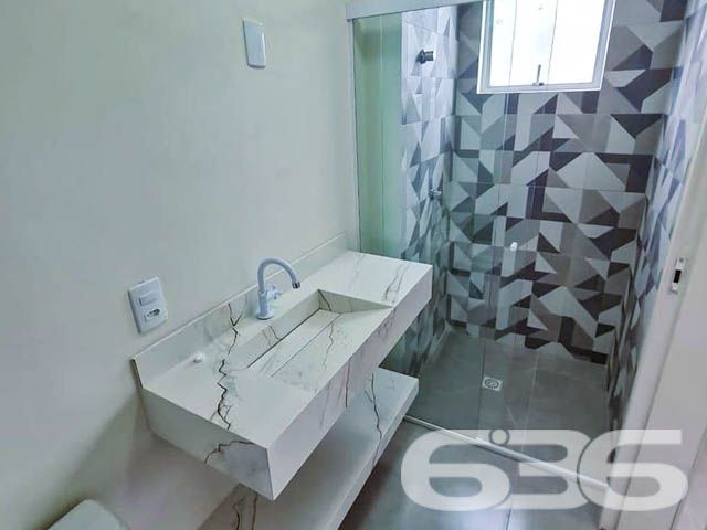 Descubra o privilégio de morar em Joinville, no elegante bairro Bom Retiro, com este apartamento excepcionalmente planejado para oferecer conforto e praticidade. Este imóvel é a escolha perfeita para quem busca uma vida de qualidade em um espaço moderno e aconchegante.

Este apartamento é composto por espaços bem distribuídos que incluem um dormitório, uma suíte, duas salas amplas que funcionam como sala de estar e jantar, duas cozinhas modernas totalmente equipadas, e duas sacadas com churrasqueiras, oferecendo vistas deslumbrantes do bairro. A qualidade do acabamento é evidente, com pisos de cerâmica de alta qualidade, janelas que garantem excelente iluminação natural e um ambiente tranquilo e privado.

Características Externas:

Garagem: Coberta, proporcionando segurança e comodidade
Localização: Rua pavimentada, facilitando o acesso a serviços e comércios locais
Segurança: Localizado em um edifício seguro, com acesso controlado, garantindo privacidade e proteção
O imóvel também conta com banheiros modernos e elegantes, destacando-se pelos acabamentos sofisticados e pela funcionalidade. A cozinha, coração deste lar, é destacada por armários planejados e design contemporâneo, perfeita para quem gosta de cozinhar e receber amigos.

Este apartamento não apenas oferece um espaço interior elegante e confortável, mas também está situado em um bairro tranquilo e acessível de Joinville, conhecido por sua atmosfera acolhedora e qualidade de vida.

Vantagens de Morar Aqui:

Proximidade a centros de compras, escolas de excelente qualidade e parques
Acesso rápido às principais vias da cidade
Comunidade segura e estruturada, ideal para todas as idades
 
636 NEGÓCIOS IMOBILIÁRIOS: A SUA MELHOR ESCOLHA
Com mais de 30 anos de experiência, a 636 Negócios Imobiliários é sua parceira ideal para encontrar o imóvel perfeito. Estamos prontos para ajudá-lo a fazer deste imóvel o seu novo lar.
 
Telefone: (47) 3451-0636
WhatsApp: (47) 99190-0636
 
Não perca esta oportunidade única. Visite nosso site para mais informações: i636.com.br