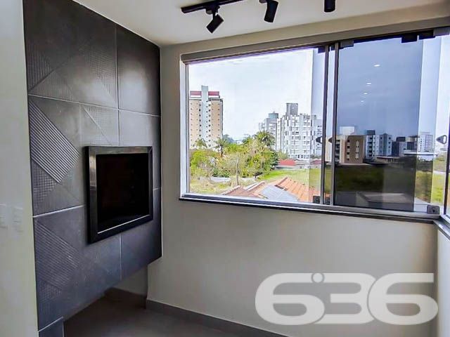 Descubra o privilégio de morar em Joinville, no elegante bairro Bom Retiro, com este apartamento excepcionalmente planejado para oferecer conforto e praticidade. Este imóvel é a escolha perfeita para quem busca uma vida de qualidade em um espaço moderno e aconchegante.

Este apartamento é composto por espaços bem distribuídos que incluem um dormitório, uma suíte, duas salas amplas que funcionam como sala de estar e jantar, duas cozinhas modernas totalmente equipadas, e duas sacadas com churrasqueiras, oferecendo vistas deslumbrantes do bairro. A qualidade do acabamento é evidente, com pisos de cerâmica de alta qualidade, janelas que garantem excelente iluminação natural e um ambiente tranquilo e privado.

Características Externas:

Garagem: Coberta, proporcionando segurança e comodidade
Localização: Rua pavimentada, facilitando o acesso a serviços e comércios locais
Segurança: Localizado em um edifício seguro, com acesso controlado, garantindo privacidade e proteção
O imóvel também conta com banheiros modernos e elegantes, destacando-se pelos acabamentos sofisticados e pela funcionalidade. A cozinha, coração deste lar, é destacada por armários planejados e design contemporâneo, perfeita para quem gosta de cozinhar e receber amigos.

Este apartamento não apenas oferece um espaço interior elegante e confortável, mas também está situado em um bairro tranquilo e acessível de Joinville, conhecido por sua atmosfera acolhedora e qualidade de vida.

Vantagens de Morar Aqui:

Proximidade a centros de compras, escolas de excelente qualidade e parques
Acesso rápido às principais vias da cidade
Comunidade segura e estruturada, ideal para todas as idades
 
636 NEGÓCIOS IMOBILIÁRIOS: A SUA MELHOR ESCOLHA
Com mais de 30 anos de experiência, a 636 Negócios Imobiliários é sua parceira ideal para encontrar o imóvel perfeito. Estamos prontos para ajudá-lo a fazer deste imóvel o seu novo lar.
 
Telefone: (47) 3451-0636
WhatsApp: (47) 99190-0636
 
Não perca esta oportunidade única. Visite nosso site para mais informações: i636.com.br