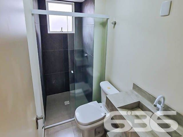 Descubra o privilégio de morar em Joinville, no elegante bairro Bom Retiro, com este apartamento excepcionalmente planejado para oferecer conforto e praticidade. Este imóvel é a escolha perfeita para quem busca uma vida de qualidade em um espaço moderno e aconchegante.

Este apartamento é composto por espaços bem distribuídos que incluem um dormitório, uma suíte, duas salas amplas que funcionam como sala de estar e jantar, duas cozinhas modernas totalmente equipadas, e duas sacadas com churrasqueiras, oferecendo vistas deslumbrantes do bairro. A qualidade do acabamento é evidente, com pisos de cerâmica de alta qualidade, janelas que garantem excelente iluminação natural e um ambiente tranquilo e privado.

Características Externas:

Garagem: Coberta, proporcionando segurança e comodidade
Localização: Rua pavimentada, facilitando o acesso a serviços e comércios locais
Segurança: Localizado em um edifício seguro, com acesso controlado, garantindo privacidade e proteção
O imóvel também conta com banheiros modernos e elegantes, destacando-se pelos acabamentos sofisticados e pela funcionalidade. A cozinha, coração deste lar, é destacada por armários planejados e design contemporâneo, perfeita para quem gosta de cozinhar e receber amigos.

Este apartamento não apenas oferece um espaço interior elegante e confortável, mas também está situado em um bairro tranquilo e acessível de Joinville, conhecido por sua atmosfera acolhedora e qualidade de vida.

Vantagens de Morar Aqui:

Proximidade a centros de compras, escolas de excelente qualidade e parques
Acesso rápido às principais vias da cidade
Comunidade segura e estruturada, ideal para todas as idades
 
636 NEGÓCIOS IMOBILIÁRIOS: A SUA MELHOR ESCOLHA
Com mais de 30 anos de experiência, a 636 Negócios Imobiliários é sua parceira ideal para encontrar o imóvel perfeito. Estamos prontos para ajudá-lo a fazer deste imóvel o seu novo lar.
 
Telefone: (47) 3451-0636
WhatsApp: (47) 99190-0636
 
Não perca esta oportunidade única. Visite nosso site para mais informações: i636.com.br