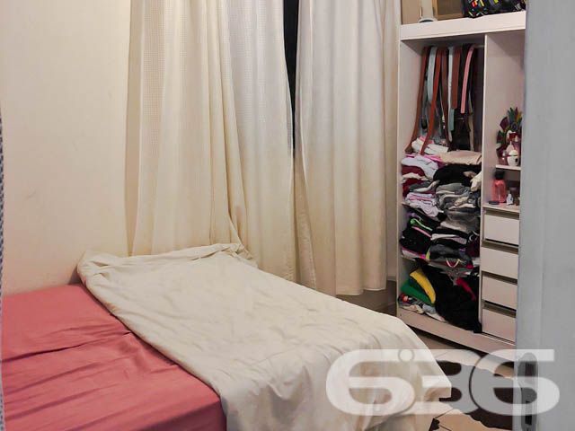 Descubra um novo lar em Joinville! Apresentamos este confortável apartamento de 53,09m² no bairro Iririú, uma região privilegiada com todos os serviços necessários ao alcance. Ideal para quem busca praticidade e conforto, este imóvel está situado em um prédio de esquina, garantindo fácil acesso e maior privacidade.
Composição: Possui duas aconchegantes salas de estar, que se integram harmoniosamente com a copa e a cozinha, criando um ambiente acolhedor e funcional. A cozinha está equipada com armários planejados, proporcionando organização e praticidade.
Dormitórios: Dois quartos acolhedores, ambos com espaço suficiente para camas de casal e armários, sendo um ambiente ideal para descanso e privacidade.
Banheiro: Com bom acabamento, oferece um espaço adequado para as necessidades diárias, equipado com box de vidro e armários para organização.
Garagem: Conta com uma vaga coberta, protegendo seu veículo das intempéries e garantindo segurança.
Vantagens de Viver Aqui:
Proximidade com supermercados, escolas, hospitais e parques, facilitando o dia a dia.
Acesso fácil a outras partes da cidade, com várias opções de transporte público.
Este imóvel é perfeito para quem busca um começo de vida independente, famílias pequenas ou investidores interessados em uma propriedade com alta potencial de valorização e locação. Não perca a chance de visitar e sentir o potencial deste lar! Entre em contato conosco na 636 Negócios Imobiliários e agende sua visita. Descubra como é fácil morar bem!
636 NEGÓCIOS IMOBILIÁRIOS: A SUA MELHOR ESCOLHA
Com mais de 30 anos de experiência, a 636 Negócios Imobiliários é sua parceira ideal para encontrar o imóvel perfeito. Estamos prontos para ajudá-lo a fazer deste imóvel o seu novo lar.
Telefone: (47) 3451-0636
WhatsApp: (47) 99190-0636
Não perca esta oportunidade única. Visite nosso site para mais informações: i636.com.br
