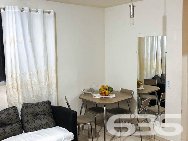 Descubra um novo lar em Joinville! Apresentamos este confortável apartamento de 53,09m² no bairro Iririú, uma região privilegiada com todos os serviços necessários ao alcance. Ideal para quem busca praticidade e conforto, este imóvel está situado em um prédio de esquina, garantindo fácil acesso e maior privacidade.
Composição: Possui duas aconchegantes salas de estar, que se integram harmoniosamente com a copa e a cozinha, criando um ambiente acolhedor e funcional. A cozinha está equipada com armários planejados, proporcionando organização e praticidade.
Dormitórios: Dois quartos acolhedores, ambos com espaço suficiente para camas de casal e armários, sendo um ambiente ideal para descanso e privacidade.
Banheiro: Com bom acabamento, oferece um espaço adequado para as necessidades diárias, equipado com box de vidro e armários para organização.
Garagem: Conta com uma vaga coberta, protegendo seu veículo das intempéries e garantindo segurança.
Vantagens de Viver Aqui:
Proximidade com supermercados, escolas, hospitais e parques, facilitando o dia a dia.
Acesso fácil a outras partes da cidade, com várias opções de transporte público.
Este imóvel é perfeito para quem busca um começo de vida independente, famílias pequenas ou investidores interessados em uma propriedade com alta potencial de valorização e locação. Não perca a chance de visitar e sentir o potencial deste lar! Entre em contato conosco na 636 Negócios Imobiliários e agende sua visita. Descubra como é fácil morar bem!
636 NEGÓCIOS IMOBILIÁRIOS: A SUA MELHOR ESCOLHA
Com mais de 30 anos de experiência, a 636 Negócios Imobiliários é sua parceira ideal para encontrar o imóvel perfeito. Estamos prontos para ajudá-lo a fazer deste imóvel o seu novo lar.
Telefone: (47) 3451-0636
WhatsApp: (47) 99190-0636
Não perca esta oportunidade única. Visite nosso site para mais informações: i636.com.br