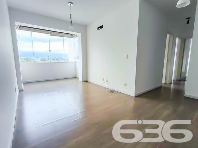 Apartamento à Venda no Bom Retiro – Joinville/SC
Descubra a oportunidade de morar em um dos bairros mais valorizados de Joinville! Este apartamento localizado no charmoso bairro Bom Retiro, é perfeito para quem busca conforto, praticidade e uma infraestrutura completa.
Com 105,89m² de área construída, o imóvel conta com uma planta funcional, composta por:
1 suíte + 2 dormitórios bem iluminados e ventilados;
Sala de estar e jantar integradas, criando um ambiente amplo e aconchegante;
Cozinha gourmet;
Sacada integrada, ideal para relaxar após um longo dia;
Área de serviço separada para maior praticidade;
2 banheiros bem distribuídos;
1 vaga de garagem coberta, garantindo segurança para seu veículo.
Destaques do Residencial:
Este condomínio oferece uma infraestrutura completa para sua família viver momentos incríveis sem sair de casa:
Piscina para aproveitar os dias quentes;
Quadra de esportes para a prática de atividades físicas;
Playground para a diversão das crianças;
Mini-mercado, trazendo conveniência ao seu dia a dia;
Salão de festas equipado, ideal para celebrar momentos especiais;
Jardins bem cuidados, proporcionando um toque de natureza ao ambiente.
Localização Estratégica:
Situado no bairro Bom Retiro, este apartamento está em uma localização privilegiada:
Próximo ao Shopping Garten e outras opções de lazer e compras;
Fácil acesso a vias principais, transporte público e serviços essenciais;
Perto de escolas, hospitais e centros comerciais, tornando sua rotina mais prática e confortável.
Por que escolher este imóvel?
Além de sua excelente localização e infraestrutura, este apartamento foi projetado para atender às necessidades de quem valoriza um lar espaçoso, moderno e em um ambiente tranquilo.
636 NEGÓCIOS IMOBILIÁRIOS: A SUA MELHOR ESCOLHA
Com mais de 30 anos de experiência, a 636 Negócios Imobiliários é sua parceira ideal para encontrar o imóvel perfeito. Estamos prontos para ajudá-lo a fazer deste imóvel o seu novo lar.
Telefone: (47) 3451-0636
WhatsApp: (47) 99190-0636
Não perca esta oportunidade única. Visite nosso site para mais informações: i636.com.br