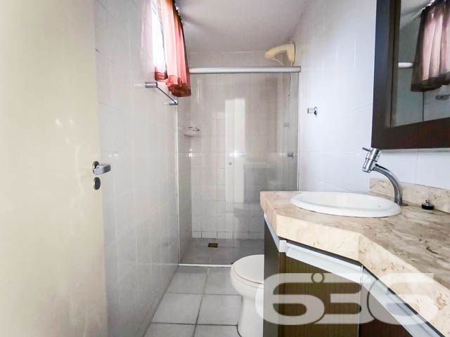 Apartamento à Venda no Bom Retiro – Joinville/SC
Descubra a oportunidade de morar em um dos bairros mais valorizados de Joinville! Este apartamento localizado no charmoso bairro Bom Retiro, é perfeito para quem busca conforto, praticidade e uma infraestrutura completa.
Com 105,89m² de área construída, o imóvel conta com uma planta funcional, composta por:
1 suíte + 2 dormitórios bem iluminados e ventilados;
Sala de estar e jantar integradas, criando um ambiente amplo e aconchegante;
Cozinha gourmet;
Sacada integrada, ideal para relaxar após um longo dia;
Área de serviço separada para maior praticidade;
2 banheiros bem distribuídos;
1 vaga de garagem coberta, garantindo segurança para seu veículo.
Destaques do Residencial:
Este condomínio oferece uma infraestrutura completa para sua família viver momentos incríveis sem sair de casa:
Piscina para aproveitar os dias quentes;
Quadra de esportes para a prática de atividades físicas;
Playground para a diversão das crianças;
Mini-mercado, trazendo conveniência ao seu dia a dia;
Salão de festas equipado, ideal para celebrar momentos especiais;
Jardins bem cuidados, proporcionando um toque de natureza ao ambiente.
Localização Estratégica:
Situado no bairro Bom Retiro, este apartamento está em uma localização privilegiada:
Próximo ao Shopping Garten e outras opções de lazer e compras;
Fácil acesso a vias principais, transporte público e serviços essenciais;
Perto de escolas, hospitais e centros comerciais, tornando sua rotina mais prática e confortável.
Por que escolher este imóvel?
Além de sua excelente localização e infraestrutura, este apartamento foi projetado para atender às necessidades de quem valoriza um lar espaçoso, moderno e em um ambiente tranquilo.
636 NEGÓCIOS IMOBILIÁRIOS: A SUA MELHOR ESCOLHA
Com mais de 30 anos de experiência, a 636 Negócios Imobiliários é sua parceira ideal para encontrar o imóvel perfeito. Estamos prontos para ajudá-lo a fazer deste imóvel o seu novo lar.
Telefone: (47) 3451-0636
WhatsApp: (47) 99190-0636
Não perca esta oportunidade única. Visite nosso site para mais informações: i636.com.br
