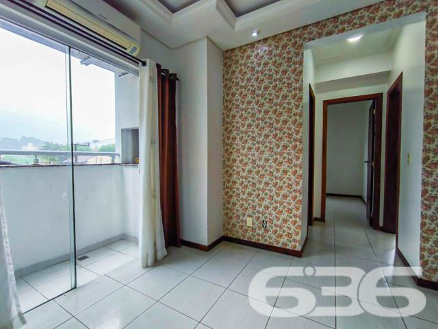Descubra o lugar perfeito para chamar de lar com este encantador apartamento localizado no coração do Bairro Floresta em Joinville, SC. Com uma localização privilegiada e uma gama completa de comodidades, este imóvel oferece uma vida conveniente e confortável, ideal para quem busca praticidade e qualidade.

Este espaçoso apartamento de 71,19 m²,  apresenta um design moderno e funcional, com duas generosas salas de estar e jantar, uma cozinha planejada e integrada, proporcionando um ambiente acolhedor para receber amigos e familiares. Os dois dormitórios são bem iluminados e arejados, garantindo um espaço privativo e tranquilo.

A sacada com churrasqueira é um verdadeiro destaque, oferecendo uma vista deslumbrante para a rua e áreas de preservação, ideal para momentos de lazer e relaxamento. Complementam este belo apartamento, um banheiro elegante e funcional, uma área de serviço prática, e uma garagem coberta no piso de entrada, facilitando o acesso.

Este apartamento está a apenas 100 metros de supermercados, próximo a escolas, restaurantes e pontos de ônibus, tornando a logística diária extremamente conveniente. Além disso, o imóvel está próximo a vias de acesso, transporte público, escolas, hospitais e serviços públicos essenciais.

Valorize seu investimento com este apartamento desocupado e pronto para mudar. Com móveis de cozinha já instalados e condicionadores de ar inclusos, oferece um pacote completo para um estilo de vida prático e moderno. Além disso, o condomínio permite animais, garantindo que toda a família possa desfrutar deste espaço.

Este imóvel não só atende a todas as expectativas de conforto e localização como também representa uma oportunidade excepcional de moradia ou investimento em uma das áreas mais desejadas de Joinville. Não perca a chance de conhecer este apartamento que combina praticidade, beleza e uma localização estratégica. Agende sua visita hoje mesmo e venha descobrir por que este lugar pode ser o próximo capítulo na história da sua vida.
 
636 NEGÓCIOS IMOBILIÁRIOS: A SUA MELHOR ESCOLHA
Com mais de 30 anos de experiência, a 636 Negócios Imobiliários é sua parceira ideal para encontrar o imóvel perfeito. Estamos prontos para ajudá-lo a fazer deste imóvel o seu novo lar.
 
Telefone: (47) 3451-0636
WhatsApp: (47) 99190-0636
 
Não perca esta oportunidade única. Visite nosso site para mais informações: i636.com.br