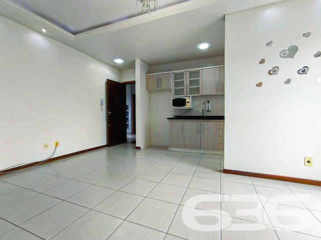 Descubra o lugar perfeito para chamar de lar com este encantador apartamento localizado no coração do Bairro Floresta em Joinville, SC. Com uma localização privilegiada e uma gama completa de comodidades, este imóvel oferece uma vida conveniente e confortável, ideal para quem busca praticidade e qualidade.

Este espaçoso apartamento de 71,19 m²,  apresenta um design moderno e funcional, com duas generosas salas de estar e jantar, uma cozinha planejada e integrada, proporcionando um ambiente acolhedor para receber amigos e familiares. Os dois dormitórios são bem iluminados e arejados, garantindo um espaço privativo e tranquilo.

A sacada com churrasqueira é um verdadeiro destaque, oferecendo uma vista deslumbrante para a rua e áreas de preservação, ideal para momentos de lazer e relaxamento. Complementam este belo apartamento, um banheiro elegante e funcional, uma área de serviço prática, e uma garagem coberta no piso de entrada, facilitando o acesso.

Este apartamento está a apenas 100 metros de supermercados, próximo a escolas, restaurantes e pontos de ônibus, tornando a logística diária extremamente conveniente. Além disso, o imóvel está próximo a vias de acesso, transporte público, escolas, hospitais e serviços públicos essenciais.

Valorize seu investimento com este apartamento desocupado e pronto para mudar. Com móveis de cozinha já instalados e condicionadores de ar inclusos, oferece um pacote completo para um estilo de vida prático e moderno. Além disso, o condomínio permite animais, garantindo que toda a família possa desfrutar deste espaço.

Este imóvel não só atende a todas as expectativas de conforto e localização como também representa uma oportunidade excepcional de moradia ou investimento em uma das áreas mais desejadas de Joinville. Não perca a chance de conhecer este apartamento que combina praticidade, beleza e uma localização estratégica. Agende sua visita hoje mesmo e venha descobrir por que este lugar pode ser o próximo capítulo na história da sua vida.
 
636 NEGÓCIOS IMOBILIÁRIOS: A SUA MELHOR ESCOLHA
Com mais de 30 anos de experiência, a 636 Negócios Imobiliários é sua parceira ideal para encontrar o imóvel perfeito. Estamos prontos para ajudá-lo a fazer deste imóvel o seu novo lar.
 
Telefone: (47) 3451-0636
WhatsApp: (47) 99190-0636
 
Não perca esta oportunidade única. Visite nosso site para mais informações: i636.com.br