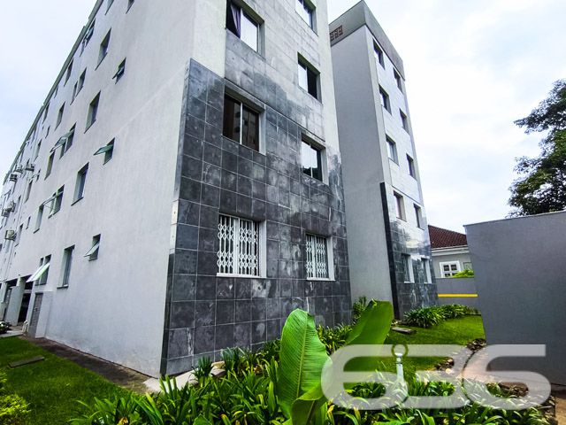 Descubra a oportunidade de viver no coração de Joinville, com conforto e conveniência em um espaçoso apartamento de 79,29 m², localizado no bairro América, uma das áreas mais privilegiadas da cidade.
O apartamento conta com duas confortáveis áreas de estar e jantar, com janelas que proporcionam excelente iluminação natural e ventilação, contribuindo para um ambiente agradável e acolhedor. A cozinha gourmet é um verdadeiro convite para momentos de confraternização, oferecendo espaço e praticidade para preparar suas refeições. Além disso, dispõe de uma infraestrutura completa com garagem descoberta, jardim, interfone e portão eletrônico, garantindo segurança e privacidade.
Características Complementares:
Proximidades: Perto de vias de acesso, shopping center, transporte público, escolas, hospitais e serviços públicos essenciais.
Ideal para quem busca um lar em uma região tranquila, mas próxima a todas as conveniências urbanas. Se você deseja morar ou investir em um imóvel que combina conforto, segurança e a melhor localização de Joinville, este apartamento é a escolha perfeita.
Na 636 Negócios Imobiliários, entendemos que cada cliente é único e oferecemos um serviço de mediação imobiliária com mais de 30 anos de experiência no mercado. Convidamos você a entrar em contato conosco para agendar uma visita e conhecer de perto todas as qualidades deste imóvel excepcional. Transforme seus sonhos em realidade com a confiança e a segurança que só a 636 pode proporcionar.
636 NEGÓCIOS IMOBILIÁRIOS: A SUA MELHOR ESCOLHA
Com mais de 30 anos de experiência, a 636 Negócios Imobiliários é sua parceira ideal para encontrar o imóvel perfeito. Estamos prontos para ajudá-lo a fazer deste imóvel o seu novo lar.
Telefone: (47) 3451-0636
WhatsApp: (47) 99190-0636
Não perca esta oportunidade única. Visite nosso site para mais informações: i636.com.br