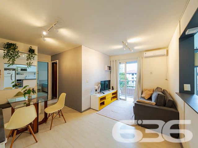 Descubra o estilo de vida que você merece neste encantador apartamento em Anita Garibaldi, Joinville. Com uma área construída de 85,18 m², este imóvel oferece um design bem planejado para maximizar espaço e conforto.
Descrição do Imóvel: Este apartamento é a perfeita combinação de estilo e funcionalidade, com 2 dormitórios espaçosos e mobiliário sob medida, garantindo uma estadia confortável e organizada. A sala de estar, ampla e bem iluminada, possui acesso direto à sacada, onde se pode apreciar uma vista relaxante do bairro. A copa e a cozinha conjugadas são equipadas com armários modernos e facilitam o dia a dia com tudo ao alcance das mãos.
Áreas Comuns e Facilidades: O condomínio oferece uma garagem coberta, assegurando a segurança e a conveniência para seu veículo.
Localização Estratégica: Localizado na tranquila rua pavimentada do bairro Anita Garibaldi, o apartamento está posicionado estrategicamente próximo a serviços essenciais, escolas e centros comerciais, proporcionando uma rotina prática e sem complicação. Com fácil acesso a várias partes da cidade, é ideal para quem busca conveniência e qualidade de vida.
Este imóvel não é apenas um lugar para morar, é um espaço para criar memórias duradouras com sua família. Com mais de 30 anos de experiência no mercado imobiliário, a 636 Negócios Imobiliários tem o prazer de apresentar este excelente apartamento, esperando que você encontre aqui o seu próximo lar. Nosso compromisso com a excelência e a satisfação do cliente garante um processo de compra tranquilo e transparente.
Agende uma visita e venha conhecer o seu novo lar em Joinville!
636 NEGÓCIOS IMOBILIÁRIOS: A SUA MELHOR ESCOLHA
Com mais de 30 anos de experiência, a 636 Negócios Imobiliários é sua parceira ideal para encontrar o imóvel perfeito. Estamos prontos para ajudá-lo a fazer deste imóvel o seu novo lar.
Telefone: (47) 3451-0636
WhatsApp: (47) 99190-0636
Não perca esta oportunidade única. Visite nosso site para mais informações: i636.com.br