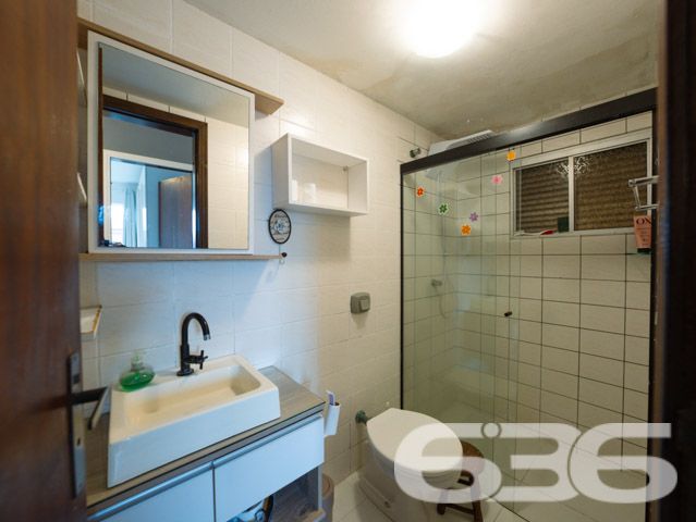 Descubra o estilo de vida que você merece neste encantador apartamento em Anita Garibaldi, Joinville. Com uma área construída de 85,18 m², este imóvel oferece um design bem planejado para maximizar espaço e conforto.
Descrição do Imóvel: Este apartamento é a perfeita combinação de estilo e funcionalidade, com 2 dormitórios espaçosos e mobiliário sob medida, garantindo uma estadia confortável e organizada. A sala de estar, ampla e bem iluminada, possui acesso direto à sacada, onde se pode apreciar uma vista relaxante do bairro. A copa e a cozinha conjugadas são equipadas com armários modernos e facilitam o dia a dia com tudo ao alcance das mãos.
Áreas Comuns e Facilidades: O condomínio oferece uma garagem coberta, assegurando a segurança e a conveniência para seu veículo.
Localização Estratégica: Localizado na tranquila rua pavimentada do bairro Anita Garibaldi, o apartamento está posicionado estrategicamente próximo a serviços essenciais, escolas e centros comerciais, proporcionando uma rotina prática e sem complicação. Com fácil acesso a várias partes da cidade, é ideal para quem busca conveniência e qualidade de vida.
Este imóvel não é apenas um lugar para morar, é um espaço para criar memórias duradouras com sua família. Com mais de 30 anos de experiência no mercado imobiliário, a 636 Negócios Imobiliários tem o prazer de apresentar este excelente apartamento, esperando que você encontre aqui o seu próximo lar. Nosso compromisso com a excelência e a satisfação do cliente garante um processo de compra tranquilo e transparente.
Agende uma visita e venha conhecer o seu novo lar em Joinville!
636 NEGÓCIOS IMOBILIÁRIOS: A SUA MELHOR ESCOLHA
Com mais de 30 anos de experiência, a 636 Negócios Imobiliários é sua parceira ideal para encontrar o imóvel perfeito. Estamos prontos para ajudá-lo a fazer deste imóvel o seu novo lar.
Telefone: (47) 3451-0636
WhatsApp: (47) 99190-0636
Não perca esta oportunidade única. Visite nosso site para mais informações: i636.com.br