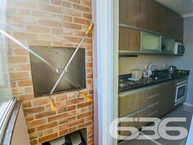 Descubra a harmonia perfeita entre conforto, estilo e localização com este excepcional apartamento no coração de Joinville, SC. Situado no dinâmico bairro Aventureiro, este imóvel não só oferece um estilo de vida prático e moderno, mas também a tranquilidade de estar bem conectado com tudo que você precisa.
Este belíssimo apartamento, possui uma área total de 62,14 m², perfeitamente distribuídos para garantir conforto e funcionalidade. Com uma vaga de garagem coberta e localização privilegiada em uma esquina, o imóvel oferece facilidade de acesso e uma vista deslumbrante do pôr do sol que pode ser apreciada da sacada na suíte.
Internamente, o apartamento se destaca por seu acabamento de alto padrão. O rebaixo de gesso em todos os cômodos cria uma atmosfera elegante e moderna, complementada pela iluminação indireta que destaca cada detalhe do espaço. Os móveis embutidos, que permanecem no imóvel, são de excelente qualidade e foram pensados para maximizar cada metro quadrado disponível.
A sala de estar é espaçosa e se integra harmoniosamente com a copa e cozinha, formando um ambiente perfeito para receber amigos e familiares. A cozinha, prática e funcional, é equipada com armários planejados e uma moderna sacada com churrasqueira, ideal para desfrutar de momentos relaxantes e confraternizações.
O apartamento conta ainda com dois banheiros com ventilação natural, oferecendo um ambiente mais saudável e agradável. A suíte principal, além de espaçosa, possui acesso a uma sacada privativa.
Além das qualidades internas, o imóvel é cercado por uma infraestrutura completa. Com vigilância eletrônica e cerca elétrica, você e sua família desfrutarão de segurança e tranquilidade. A proximidade com vias de acesso, shopping centers, transporte público, escolas e serviços públicos essenciais assegura que todas as suas necessidades estarão ao alcance.
Este apartamento é uma verdadeira joia em Joinville, combinando beleza, conforto e conveniência para criar um lar ideal. Venha conhecer e se apaixonar por cada detalhe. Sua nova vida começa aqui, em um lugar onde cada dia pode ser uma nova descoberta.
636 NEGÓCIOS IMOBILIÁRIOS: A SUA MELHOR ESCOLHA
Com mais de 30 anos de experiência, a 636 Negócios Imobiliários é sua parceira ideal para encontrar o imóvel perfeito. Estamos prontos para ajudá-lo a fazer deste imóvel o seu novo lar.
Telefone: (47) 3451-0636
WhatsApp: (47) 99190-0636
Não perca esta oportunidade única. Visite nosso site para mais informações: i636.com.br