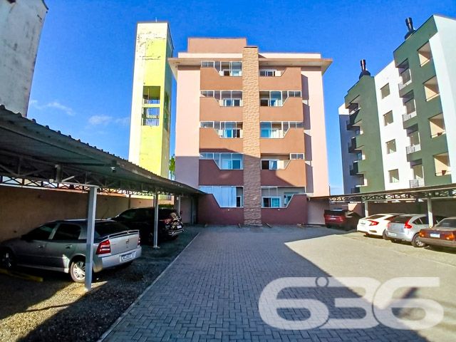 Descubra a harmonia perfeita entre conforto, estilo e localização com este excepcional apartamento no coração de Joinville, SC. Situado no dinâmico bairro Aventureiro, este imóvel não só oferece um estilo de vida prático e moderno, mas também a tranquilidade de estar bem conectado com tudo que você precisa.
Este belíssimo apartamento, possui uma área total de 62,14 m², perfeitamente distribuídos para garantir conforto e funcionalidade. Com uma vaga de garagem coberta e localização privilegiada em uma esquina, o imóvel oferece facilidade de acesso e uma vista deslumbrante do pôr do sol que pode ser apreciada da sacada na suíte.
Internamente, o apartamento se destaca por seu acabamento de alto padrão. O rebaixo de gesso em todos os cômodos cria uma atmosfera elegante e moderna, complementada pela iluminação indireta que destaca cada detalhe do espaço. Os móveis embutidos, que permanecem no imóvel, são de excelente qualidade e foram pensados para maximizar cada metro quadrado disponível.
A sala de estar é espaçosa e se integra harmoniosamente com a copa e cozinha, formando um ambiente perfeito para receber amigos e familiares. A cozinha, prática e funcional, é equipada com armários planejados e uma moderna sacada com churrasqueira, ideal para desfrutar de momentos relaxantes e confraternizações.
O apartamento conta ainda com dois banheiros com ventilação natural, oferecendo um ambiente mais saudável e agradável. A suíte principal, além de espaçosa, possui acesso a uma sacada privativa.
Além das qualidades internas, o imóvel é cercado por uma infraestrutura completa. Com vigilância eletrônica e cerca elétrica, você e sua família desfrutarão de segurança e tranquilidade. A proximidade com vias de acesso, shopping centers, transporte público, escolas e serviços públicos essenciais assegura que todas as suas necessidades estarão ao alcance.
Este apartamento é uma verdadeira joia em Joinville, combinando beleza, conforto e conveniência para criar um lar ideal. Venha conhecer e se apaixonar por cada detalhe. Sua nova vida começa aqui, em um lugar onde cada dia pode ser uma nova descoberta.
636 NEGÓCIOS IMOBILIÁRIOS: A SUA MELHOR ESCOLHA
Com mais de 30 anos de experiência, a 636 Negócios Imobiliários é sua parceira ideal para encontrar o imóvel perfeito. Estamos prontos para ajudá-lo a fazer deste imóvel o seu novo lar.
Telefone: (47) 3451-0636
WhatsApp: (47) 99190-0636
Não perca esta oportunidade única. Visite nosso site para mais informações: i636.com.br
