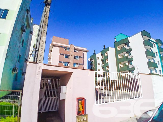 Descubra a harmonia perfeita entre conforto, estilo e localização com este excepcional apartamento no coração de Joinville, SC. Situado no dinâmico bairro Aventureiro, este imóvel não só oferece um estilo de vida prático e moderno, mas também a tranquilidade de estar bem conectado com tudo que você precisa.
Este belíssimo apartamento, possui uma área total de 62,14 m², perfeitamente distribuídos para garantir conforto e funcionalidade. Com uma vaga de garagem coberta e localização privilegiada em uma esquina, o imóvel oferece facilidade de acesso e uma vista deslumbrante do pôr do sol que pode ser apreciada da sacada na suíte.
Internamente, o apartamento se destaca por seu acabamento de alto padrão. O rebaixo de gesso em todos os cômodos cria uma atmosfera elegante e moderna, complementada pela iluminação indireta que destaca cada detalhe do espaço. Os móveis embutidos, que permanecem no imóvel, são de excelente qualidade e foram pensados para maximizar cada metro quadrado disponível.
A sala de estar é espaçosa e se integra harmoniosamente com a copa e cozinha, formando um ambiente perfeito para receber amigos e familiares. A cozinha, prática e funcional, é equipada com armários planejados e uma moderna sacada com churrasqueira, ideal para desfrutar de momentos relaxantes e confraternizações.
O apartamento conta ainda com dois banheiros com ventilação natural, oferecendo um ambiente mais saudável e agradável. A suíte principal, além de espaçosa, possui acesso a uma sacada privativa.
Além das qualidades internas, o imóvel é cercado por uma infraestrutura completa. Com vigilância eletrônica e cerca elétrica, você e sua família desfrutarão de segurança e tranquilidade. A proximidade com vias de acesso, shopping centers, transporte público, escolas e serviços públicos essenciais assegura que todas as suas necessidades estarão ao alcance.
Este apartamento é uma verdadeira joia em Joinville, combinando beleza, conforto e conveniência para criar um lar ideal. Venha conhecer e se apaixonar por cada detalhe. Sua nova vida começa aqui, em um lugar onde cada dia pode ser uma nova descoberta.
636 NEGÓCIOS IMOBILIÁRIOS: A SUA MELHOR ESCOLHA
Com mais de 30 anos de experiência, a 636 Negócios Imobiliários é sua parceira ideal para encontrar o imóvel perfeito. Estamos prontos para ajudá-lo a fazer deste imóvel o seu novo lar.
Telefone: (47) 3451-0636
WhatsApp: (47) 99190-0636
Não perca esta oportunidade única. Visite nosso site para mais informações: i636.com.br