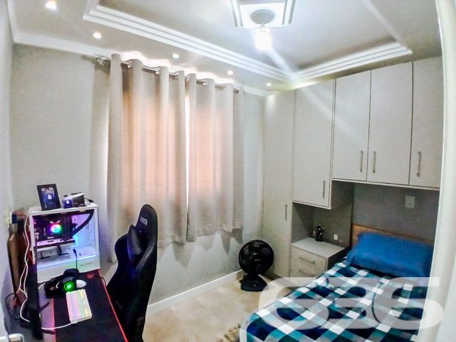 Descubra a harmonia perfeita entre conforto, estilo e localização com este excepcional apartamento no coração de Joinville, SC. Situado no dinâmico bairro Aventureiro, este imóvel não só oferece um estilo de vida prático e moderno, mas também a tranquilidade de estar bem conectado com tudo que você precisa.
Este belíssimo apartamento, possui uma área total de 62,14 m², perfeitamente distribuídos para garantir conforto e funcionalidade. Com uma vaga de garagem coberta e localização privilegiada em uma esquina, o imóvel oferece facilidade de acesso e uma vista deslumbrante do pôr do sol que pode ser apreciada da sacada na suíte.
Internamente, o apartamento se destaca por seu acabamento de alto padrão. O rebaixo de gesso em todos os cômodos cria uma atmosfera elegante e moderna, complementada pela iluminação indireta que destaca cada detalhe do espaço. Os móveis embutidos, que permanecem no imóvel, são de excelente qualidade e foram pensados para maximizar cada metro quadrado disponível.
A sala de estar é espaçosa e se integra harmoniosamente com a copa e cozinha, formando um ambiente perfeito para receber amigos e familiares. A cozinha, prática e funcional, é equipada com armários planejados e uma moderna sacada com churrasqueira, ideal para desfrutar de momentos relaxantes e confraternizações.
O apartamento conta ainda com dois banheiros com ventilação natural, oferecendo um ambiente mais saudável e agradável. A suíte principal, além de espaçosa, possui acesso a uma sacada privativa.
Além das qualidades internas, o imóvel é cercado por uma infraestrutura completa. Com vigilância eletrônica e cerca elétrica, você e sua família desfrutarão de segurança e tranquilidade. A proximidade com vias de acesso, shopping centers, transporte público, escolas e serviços públicos essenciais assegura que todas as suas necessidades estarão ao alcance.
Este apartamento é uma verdadeira joia em Joinville, combinando beleza, conforto e conveniência para criar um lar ideal. Venha conhecer e se apaixonar por cada detalhe. Sua nova vida começa aqui, em um lugar onde cada dia pode ser uma nova descoberta.
636 NEGÓCIOS IMOBILIÁRIOS: A SUA MELHOR ESCOLHA
Com mais de 30 anos de experiência, a 636 Negócios Imobiliários é sua parceira ideal para encontrar o imóvel perfeito. Estamos prontos para ajudá-lo a fazer deste imóvel o seu novo lar.
Telefone: (47) 3451-0636
WhatsApp: (47) 99190-0636
Não perca esta oportunidade única. Visite nosso site para mais informações: i636.com.br