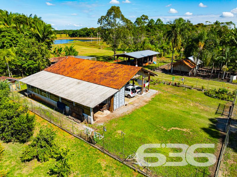 Seu refúgio em meio à natureza com quase 91 mil m² em Balneário Barra do Sul!
Para quem valoriza a tranquilidade, o contato com a natureza e o conforto de uma vida no campo sem abrir mão da praticidade urbana, esta chácara é simplesmente ideal. Localizada no bairro Pinheiros, em Balneário Barra do Sul/SC, com acesso facilitado por rua pavimentada e cercada por muito verde, esta propriedade surpreende pela amplitude e potencial.
Com impressionantes 90.896,73m² de terreno, a área oferece topografia com leve aclive, vegetação consolidada, pastagem, pomar, horta, galpão rústico e um aconchegante lar, com 150m² de área construída.
A residência principal é charmosa, em estilo rústico e bem funcional, composta por:
2 dormitórios amplos,
Sala de estar e jantar integradas à cozinha em conceito aberto,
Banheiro social,
Fogão a lenha,
Varanda com redes para momentos de descanso,
Área de serviço.
Além disso, o imóvel conta com:
5 vagas descobertas e 2 cobertas para estacionamento,
Internet via fibra óptica,
Móveis de cozinha e embutidos que permanecem no imóvel,
Jardim cuidado com esmero e espaço ideal para quem deseja criar animais ou expandir a área construída.
Cercado e com acesso facilitado, o imóvel está próximo a escolas, transporte público, hospitais e serviços essenciais — ideal tanto para quem quer viver com qualidade quanto para quem pensa em investir em turismo rural, lazer ou produção agrícola.
Não perca a oportunidade de adquirir essa propriedade única, com grande extensão territorial e enorme potencial de aproveitamento em uma das regiões mais valorizadas do litoral norte catarinense.
636 NEGÓCIOS IMOBILIÁRIOS: A SUA MELHOR ESCOLHA
Com mais de 30 anos de experiência, a 636 Negócios Imobiliários é sua parceira ideal para encontrar o imóvel perfeito. Estamos prontos para ajudá-lo a fazer deste imóvel o seu novo lar.
Telefone: (47) 3451-0636
WhatsApp: (47) 99190-0636
Não perca esta oportunidade única. Visite nosso site para mais informações: i636.com.br