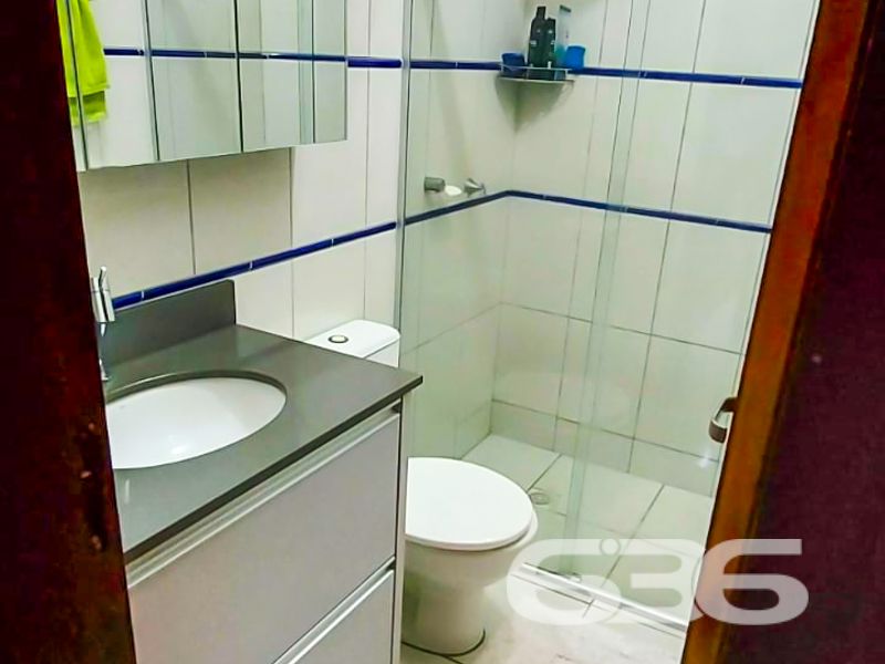 Você acaba de encontrar um apartamento completo e pronto para morar no bairro Fátima, em Joinville/SC — com excelente aproveitamento de espaço, ótima localização e um diferencial: ele já vem praticamente todo mobiliado!
Com 70,44m², a planta bem distribuída oferece 2 dormitórios aconchegantes, sala de estar ampla com integração para a sala de jantar, além de uma sacada com churrasqueira a carvão, ideal para aquele momento especial com amigos e família.
O imóvel conta com garagem coberta, portão eletrônico, interfone, sistema de alarme, cerca elétrica e vigilância eletrônica, garantindo mais segurança e tranquilidade para você e sua família. E mais: é uma unidade de esquina, o que proporciona maior privacidade e iluminação natural nos ambientes.
Localizado em rua pavimentada, próximo a comércios, escolas, supermercados e pontos de transporte público, este imóvel é ideal para quem busca praticidade no dia a dia, sem abrir mão de conforto e estilo.
A 636 Negócios Imobiliários, com mais de 30 anos de experiência em mediação de vendas, apresenta este imóvel com a excelência e a segurança jurídica que só uma empresa referência no setor pode oferecer.
Entre em contato com a nossa equipe e agende agora mesmo sua visita. Esta pode ser a oportunidade que você esperava para mudar de vida!
636 NEGÓCIOS IMOBILIÁRIOS: A SUA MELHOR ESCOLHA
Com mais de 30 anos de experiência, a 636 Negócios Imobiliários é sua parceira ideal para encontrar o imóvel perfeito. Estamos prontos para ajudá-lo a fazer deste imóvel o seu novo lar.
Telefone: (47) 3451-0636
WhatsApp: (47) 99190-0636
Não perca esta oportunidade única. Visite nosso site para mais informações: i636.com.br