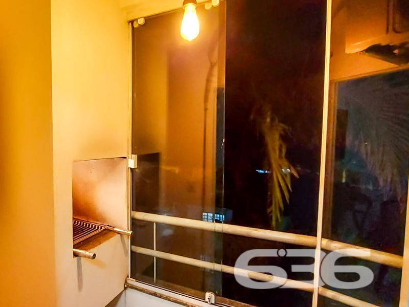 Você acaba de encontrar um apartamento completo e pronto para morar no bairro Fátima, em Joinville/SC — com excelente aproveitamento de espaço, ótima localização e um diferencial: ele já vem praticamente todo mobiliado!
Com 70,44m², a planta bem distribuída oferece 2 dormitórios aconchegantes, sala de estar ampla com integração para a sala de jantar, além de uma sacada com churrasqueira a carvão, ideal para aquele momento especial com amigos e família.
O imóvel conta com garagem coberta, portão eletrônico, interfone, sistema de alarme, cerca elétrica e vigilância eletrônica, garantindo mais segurança e tranquilidade para você e sua família. E mais: é uma unidade de esquina, o que proporciona maior privacidade e iluminação natural nos ambientes.
Localizado em rua pavimentada, próximo a comércios, escolas, supermercados e pontos de transporte público, este imóvel é ideal para quem busca praticidade no dia a dia, sem abrir mão de conforto e estilo.
A 636 Negócios Imobiliários, com mais de 30 anos de experiência em mediação de vendas, apresenta este imóvel com a excelência e a segurança jurídica que só uma empresa referência no setor pode oferecer.
Entre em contato com a nossa equipe e agende agora mesmo sua visita. Esta pode ser a oportunidade que você esperava para mudar de vida!
636 NEGÓCIOS IMOBILIÁRIOS: A SUA MELHOR ESCOLHA
Com mais de 30 anos de experiência, a 636 Negócios Imobiliários é sua parceira ideal para encontrar o imóvel perfeito. Estamos prontos para ajudá-lo a fazer deste imóvel o seu novo lar.
Telefone: (47) 3451-0636
WhatsApp: (47) 99190-0636
Não perca esta oportunidade única. Visite nosso site para mais informações: i636.com.br