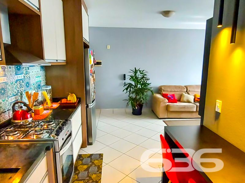 Você acaba de encontrar um apartamento completo e pronto para morar no bairro Fátima, em Joinville/SC — com excelente aproveitamento de espaço, ótima localização e um diferencial: ele já vem praticamente todo mobiliado!
Com 70,44m², a planta bem distribuída oferece 2 dormitórios aconchegantes, sala de estar ampla com integração para a sala de jantar, além de uma sacada com churrasqueira a carvão, ideal para aquele momento especial com amigos e família.
O imóvel conta com garagem coberta, portão eletrônico, interfone, sistema de alarme, cerca elétrica e vigilância eletrônica, garantindo mais segurança e tranquilidade para você e sua família. E mais: é uma unidade de esquina, o que proporciona maior privacidade e iluminação natural nos ambientes.
Localizado em rua pavimentada, próximo a comércios, escolas, supermercados e pontos de transporte público, este imóvel é ideal para quem busca praticidade no dia a dia, sem abrir mão de conforto e estilo.
A 636 Negócios Imobiliários, com mais de 30 anos de experiência em mediação de vendas, apresenta este imóvel com a excelência e a segurança jurídica que só uma empresa referência no setor pode oferecer.
Entre em contato com a nossa equipe e agende agora mesmo sua visita. Esta pode ser a oportunidade que você esperava para mudar de vida!
636 NEGÓCIOS IMOBILIÁRIOS: A SUA MELHOR ESCOLHA
Com mais de 30 anos de experiência, a 636 Negócios Imobiliários é sua parceira ideal para encontrar o imóvel perfeito. Estamos prontos para ajudá-lo a fazer deste imóvel o seu novo lar.
Telefone: (47) 3451-0636
WhatsApp: (47) 99190-0636
Não perca esta oportunidade única. Visite nosso site para mais informações: i636.com.br