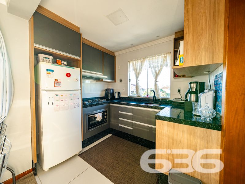 Apartamento à venda no bairro Itaum em Joinville/SC — pronto para morar, com excelente acabamento e localização estratégica!
Se você procura um imóvel funcional, moderno e com ótima relação custo-benefício, este apartamento com 77,73m² de área privativa pode ser a escolha ideal! Localizado em um edifício de esquina, em rua pavimentada e de fácil acesso no bairro Itaum, este apartamento reúne praticidade, conforto e segurança para a sua rotina.
A unidade conta ainda com 1 vaga de garagem coberta, portão eletrônico, interfone, e o condomínio é cercado e murado, oferecendo segurança para sua família. Além disso, o imóvel aceita animais de estimação e está próximo de tudo que você precisa: escolas, mercados, farmácias, transporte público, unidades de saúde e principais vias de acesso da cidade.
Este apartamento une qualidade construtiva e excelente estado de conservação. O edifício possui poucas unidades, garantindo privacidade e tranquilidade aos moradores.
Entre em contato com a 636 Negócios Imobiliários e agende sua visita! Nossa equipe especializada está pronta para apresentar todos os detalhes e ajudar você a realizar um excelente negócio.
636 NEGÓCIOS IMOBILIÁRIOS: A SUA MELHOR ESCOLHA
Com mais de 30 anos de experiência, a 636 Negócios Imobiliários é sua parceira ideal para encontrar o imóvel perfeito. Estamos prontos para ajudá-lo a fazer deste imóvel o seu novo lar.
Telefone: (47) 3451-0636
WhatsApp: (47) 99190-0636
Não perca esta oportunidade única. Visite nosso site para mais informações: i636.com.br