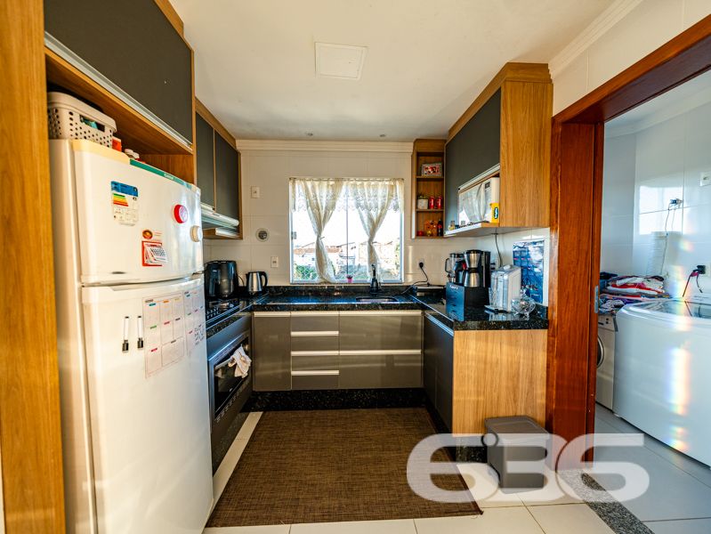 Apartamento à venda no bairro Itaum em Joinville/SC — pronto para morar, com excelente acabamento e localização estratégica!
Se você procura um imóvel funcional, moderno e com ótima relação custo-benefício, este apartamento com 77,73m² de área privativa pode ser a escolha ideal! Localizado em um edifício de esquina, em rua pavimentada e de fácil acesso no bairro Itaum, este apartamento reúne praticidade, conforto e segurança para a sua rotina.
A unidade conta ainda com 1 vaga de garagem coberta, portão eletrônico, interfone, e o condomínio é cercado e murado, oferecendo segurança para sua família. Além disso, o imóvel aceita animais de estimação e está próximo de tudo que você precisa: escolas, mercados, farmácias, transporte público, unidades de saúde e principais vias de acesso da cidade.
Este apartamento une qualidade construtiva e excelente estado de conservação. O edifício possui poucas unidades, garantindo privacidade e tranquilidade aos moradores.
Entre em contato com a 636 Negócios Imobiliários e agende sua visita! Nossa equipe especializada está pronta para apresentar todos os detalhes e ajudar você a realizar um excelente negócio.
636 NEGÓCIOS IMOBILIÁRIOS: A SUA MELHOR ESCOLHA
Com mais de 30 anos de experiência, a 636 Negócios Imobiliários é sua parceira ideal para encontrar o imóvel perfeito. Estamos prontos para ajudá-lo a fazer deste imóvel o seu novo lar.
Telefone: (47) 3451-0636
WhatsApp: (47) 99190-0636
Não perca esta oportunidade única. Visite nosso site para mais informações: i636.com.br