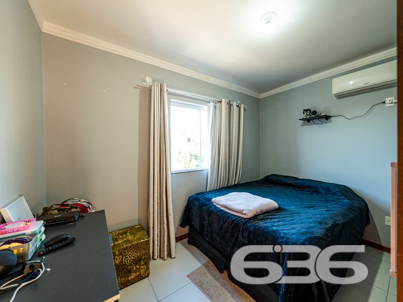 Apartamento à venda no bairro Itaum em Joinville/SC — pronto para morar, com excelente acabamento e localização estratégica!
Se você procura um imóvel funcional, moderno e com ótima relação custo-benefício, este apartamento com 77,73m² de área privativa pode ser a escolha ideal! Localizado em um edifício de esquina, em rua pavimentada e de fácil acesso no bairro Itaum, este apartamento reúne praticidade, conforto e segurança para a sua rotina.
A unidade conta ainda com 1 vaga de garagem coberta, portão eletrônico, interfone, e o condomínio é cercado e murado, oferecendo segurança para sua família. Além disso, o imóvel aceita animais de estimação e está próximo de tudo que você precisa: escolas, mercados, farmácias, transporte público, unidades de saúde e principais vias de acesso da cidade.
Este apartamento une qualidade construtiva e excelente estado de conservação. O edifício possui poucas unidades, garantindo privacidade e tranquilidade aos moradores.
Entre em contato com a 636 Negócios Imobiliários e agende sua visita! Nossa equipe especializada está pronta para apresentar todos os detalhes e ajudar você a realizar um excelente negócio.
636 NEGÓCIOS IMOBILIÁRIOS: A SUA MELHOR ESCOLHA
Com mais de 30 anos de experiência, a 636 Negócios Imobiliários é sua parceira ideal para encontrar o imóvel perfeito. Estamos prontos para ajudá-lo a fazer deste imóvel o seu novo lar.
Telefone: (47) 3451-0636
WhatsApp: (47) 99190-0636
Não perca esta oportunidade única. Visite nosso site para mais informações: i636.com.br