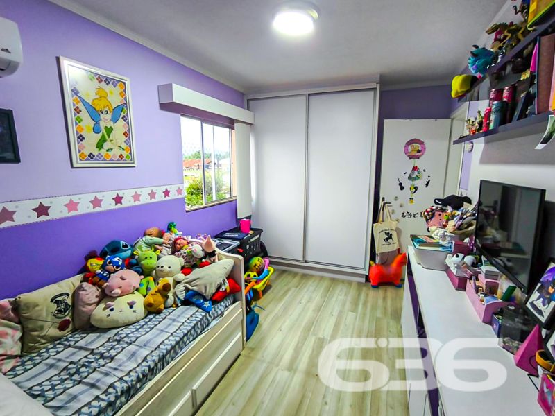 Conforto, praticidade e localização estratégica em Joinville: conheça este encantador apartamento no Guanabara!
Se você está em busca de um apartamento completo, aconchegante, pronto para morar e com excelente custo-benefício, esta é a oportunidade ideal!
Localizado no coração do bairro Guanabara — um dos mais tradicionais e valorizados de Joinville — este apartamento de 65,40m² une funcionalidade, bom gosto e conveniência.
A área social conta com uma sala de estar e jantar integradas à cozinha, que possui móveis planejados, bancada em granito e excelente iluminação natural. O ambiente é harmonioso e ideal para receber visitas, com uma charmosa sacada que oferece ventilação cruzada e espaço para relaxar com privacidade.
São 2 dormitórios, sendo o principal já equipado com móveis sob medida, ar-condicionado e excelente armário embutido com portas espelhadas. O segundo dormitório é versátil, ideal para crianças, escritório ou quarto de hóspedes, e também conta com ar-condicionado.
O condomínio oferece 1 vagas de garagem cobertas, garantindo segurança e conforto para sua família. O acesso ao condomínio é facilitado por portão eletrônico, interfone e segurança perimetral, além de contar com uma estrutura murada, proporcionando mais tranquilidade no dia a dia.
Próximo a escolas, supermercados, farmácias, verdureiras, transporte público e comércios essenciais;
Fácil acesso ao centro de Joinville e às principais vias da cidade.
Este apartamento é perfeito para quem deseja morar bem, com segurança, conforto e em uma localização que valoriza sua rotina. Ideal tanto para morar quanto para investir!
Agende agora mesmo uma visita com um dos corretores da 636 Negócios Imobiliários e encante-se com o seu novo lar!
636 NEGÓCIOS IMOBILIÁRIOS: A SUA MELHOR ESCOLHA
Com mais de 30 anos de experiência, a 636 Negócios Imobiliários é sua parceira ideal para encontrar o imóvel perfeito. Estamos prontos para ajudá-lo a fazer deste imóvel o seu novo lar.
Telefone: (47) 3451-0636
WhatsApp: (47) 99190-0636
Não perca esta oportunidade única. Visite nosso site para mais informações: i636.com.br