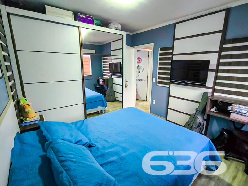 Conforto, praticidade e localização estratégica em Joinville: conheça este encantador apartamento no Guanabara!
Se você está em busca de um apartamento completo, aconchegante, pronto para morar e com excelente custo-benefício, esta é a oportunidade ideal!
Localizado no coração do bairro Guanabara — um dos mais tradicionais e valorizados de Joinville — este apartamento de 65,40m² une funcionalidade, bom gosto e conveniência.
A área social conta com uma sala de estar e jantar integradas à cozinha, que possui móveis planejados, bancada em granito e excelente iluminação natural. O ambiente é harmonioso e ideal para receber visitas, com uma charmosa sacada que oferece ventilação cruzada e espaço para relaxar com privacidade.
São 2 dormitórios, sendo o principal já equipado com móveis sob medida, ar-condicionado e excelente armário embutido com portas espelhadas. O segundo dormitório é versátil, ideal para crianças, escritório ou quarto de hóspedes, e também conta com ar-condicionado.
O condomínio oferece 1 vagas de garagem cobertas, garantindo segurança e conforto para sua família. O acesso ao condomínio é facilitado por portão eletrônico, interfone e segurança perimetral, além de contar com uma estrutura murada, proporcionando mais tranquilidade no dia a dia.
Próximo a escolas, supermercados, farmácias, verdureiras, transporte público e comércios essenciais;
Fácil acesso ao centro de Joinville e às principais vias da cidade.
Este apartamento é perfeito para quem deseja morar bem, com segurança, conforto e em uma localização que valoriza sua rotina. Ideal tanto para morar quanto para investir!
Agende agora mesmo uma visita com um dos corretores da 636 Negócios Imobiliários e encante-se com o seu novo lar!
636 NEGÓCIOS IMOBILIÁRIOS: A SUA MELHOR ESCOLHA
Com mais de 30 anos de experiência, a 636 Negócios Imobiliários é sua parceira ideal para encontrar o imóvel perfeito. Estamos prontos para ajudá-lo a fazer deste imóvel o seu novo lar.
Telefone: (47) 3451-0636
WhatsApp: (47) 99190-0636
Não perca esta oportunidade única. Visite nosso site para mais informações: i636.com.br