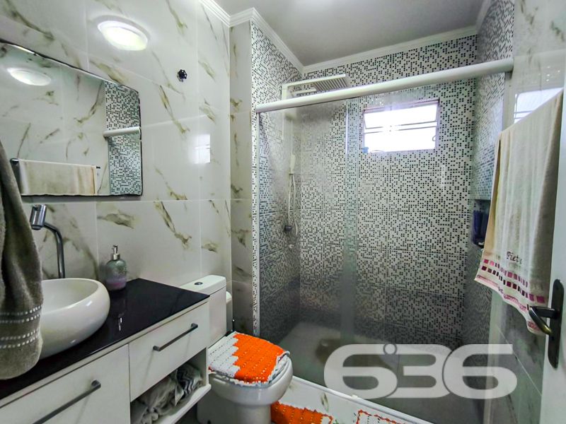 Conforto, praticidade e localização estratégica em Joinville: conheça este encantador apartamento no Guanabara!
Se você está em busca de um apartamento completo, aconchegante, pronto para morar e com excelente custo-benefício, esta é a oportunidade ideal!
Localizado no coração do bairro Guanabara — um dos mais tradicionais e valorizados de Joinville — este apartamento de 65,40m² une funcionalidade, bom gosto e conveniência.
A área social conta com uma sala de estar e jantar integradas à cozinha, que possui móveis planejados, bancada em granito e excelente iluminação natural. O ambiente é harmonioso e ideal para receber visitas, com uma charmosa sacada que oferece ventilação cruzada e espaço para relaxar com privacidade.
São 2 dormitórios, sendo o principal já equipado com móveis sob medida, ar-condicionado e excelente armário embutido com portas espelhadas. O segundo dormitório é versátil, ideal para crianças, escritório ou quarto de hóspedes, e também conta com ar-condicionado.
O condomínio oferece 1 vagas de garagem cobertas, garantindo segurança e conforto para sua família. O acesso ao condomínio é facilitado por portão eletrônico, interfone e segurança perimetral, além de contar com uma estrutura murada, proporcionando mais tranquilidade no dia a dia.
Próximo a escolas, supermercados, farmácias, verdureiras, transporte público e comércios essenciais;
Fácil acesso ao centro de Joinville e às principais vias da cidade.
Este apartamento é perfeito para quem deseja morar bem, com segurança, conforto e em uma localização que valoriza sua rotina. Ideal tanto para morar quanto para investir!
Agende agora mesmo uma visita com um dos corretores da 636 Negócios Imobiliários e encante-se com o seu novo lar!
636 NEGÓCIOS IMOBILIÁRIOS: A SUA MELHOR ESCOLHA
Com mais de 30 anos de experiência, a 636 Negócios Imobiliários é sua parceira ideal para encontrar o imóvel perfeito. Estamos prontos para ajudá-lo a fazer deste imóvel o seu novo lar.
Telefone: (47) 3451-0636
WhatsApp: (47) 99190-0636
Não perca esta oportunidade única. Visite nosso site para mais informações: i636.com.br