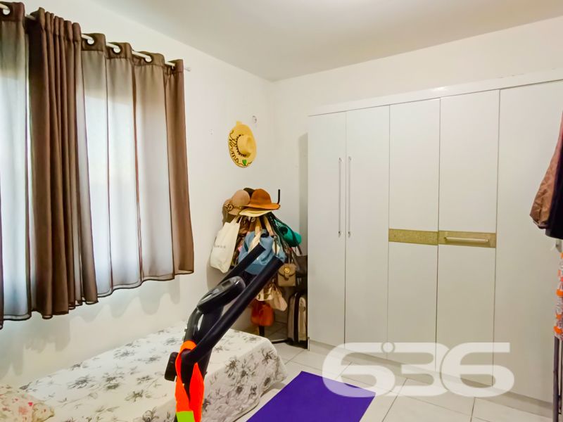 Apartamento à venda no Comasa em Joinville/SC | Porteira fechada, pronto para morar!
Se você está em busca de um apartamento pronto para morar, com excelente aproveitamento de espaço, localização estratégica e total segurança, esta é a sua oportunidade! Localizado em uma charmosa esquina no bairro Comasa, em Joinville/SC, este imóvel vai surpreender você.
Com 75,22m² de área, esta unidade oferece uma composição inteligente e funcional. São 2 dormitórios aconchegantes, sala de estar integrada à copa e cozinha planejada, banheiro social com ventilação natural, sacada com churrasqueira privativa e proteção com tela de segurança — ideal para quem tem crianças ou pets.
O apartamento será vendido mobiliado (porteira fechada), com móveis de cozinha, eletrodomésticos, sofá, mesa de jantar, armários e demais itens que garantem conforto e praticidade desde o primeiro dia.
O condomínio oferece garagem coberta, portão eletrônico, sistema de interfone e está totalmente murado, proporcionando mais segurança aos moradores. A conexão por fibra óptica assegura internet rápida para quem trabalha ou estuda em casa.
A localização também é um dos grandes diferenciais: rua pavimentada, próxima a transporte público, escolas, supermercados, hospitais, shopping center e vias de acesso que facilitam a mobilidade para todas as regiões da cidade.
* Bairro Comasa – Joinville/SC
* 75,22m² | 2 dormitórios | 1 vaga de garagem coberta
* 100% mobiliado | Sacada com churrasqueira
* Garagem coberta | Segurança e localização privilegiada
Entre em contato com a 636 Negócios Imobiliários e agende sua visita. São mais de 30 anos de tradição e excelência em mediação imobiliária. A sua nova história começa aqui.
636 NEGÓCIOS IMOBILIÁRIOS: A SUA MELHOR ESCOLHA
Com mais de 30 anos de experiência, a 636 Negócios Imobiliários é sua parceira ideal para encontrar o imóvel perfeito. Estamos prontos para ajudá-lo a fazer deste imóvel o seu novo lar.
Telefone: (47) 3451-0636
WhatsApp: (47) 99190-0636
Não perca esta oportunidade única. Visite nosso site para mais informações: i636.com.br