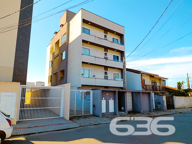 Se você está em busca de qualidade de vida e praticidade, esta é a oportunidade perfeita para realizar seu sonho de ter um lar em Joinville! Apresentamos um encantador apartamento à venda no bairro Comasa, oferecendo toda a modernidade e conforto necessários para você e sua família. Este imóvel, com uma área construída de 67,98 m², é a escolha ideal para quem deseja viver em um espaço acolhedor, funcional e bem localizado.
Situado em uma rua pavimentada e com acesso fácil às principais vias e transportes públicos, este apartamento destaca-se por sua comodidade e proximidade de serviços essenciais, como escolas, hospitais e comércio em geral. Além disso, está a apenas um passo de um dos bairros mais dinâmicos de Joinville, garantindo que você e sua família tenham tudo que precisam ao alcance de suas mãos.
Ao adentrar este imóvel, você será recebido por uma sala de estar integrada à sala de jantar, proporcionando um ambiente sofisticado e acolhedor para receber amigos e familiares. A cozinha é um convite à preparação de deliciosas refeições. Este apartamento também dispõe de dois dormitórios bem iluminados, perfeitos para criar um espaço de descanso e tranquilidade.
A área externa é um destaque à parte! Aqui, você encontrará uma sacada charmosa e uma churrasqueira, ideal para desfrutar de momentos de lazer e descontração. O imóvel é totalmente murado, garantindo a segurança e privacidade que você e sua família merecem. E para completar, conta com uma garagem coberta, portão eletrônico e a conveniência de conexão com internet por fibra.
A vida no Comasa oferece a combinação ideal de paz e conveniência urbana. Permite animais, o que é perfeito para os amantes de pets que desejam morar em um espaço que acolha todos os membros da família, inclusive os de quatro patas.
Não deixe passar esta oportunidade única de viver bem em Joinville.
636 NEGÓCIOS IMOBILIÁRIOS: A SUA MELHOR ESCOLHA
Com mais de 30 anos de experiência, a 636 Negócios Imobiliários é sua parceira ideal para encontrar o imóvel perfeito. Estamos prontos para ajudá-lo a fazer deste imóvel o seu novo lar.
Telefone: (47) 3451-0636
WhatsApp: (47) 99190-0636
Não perca esta oportunidade única. Visite nosso site para mais informações: i636.com.br