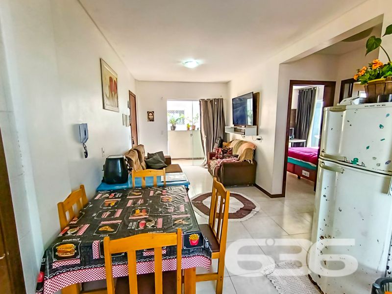 Se você está em busca de qualidade de vida e praticidade, esta é a oportunidade perfeita para realizar seu sonho de ter um lar em Joinville! Apresentamos um encantador apartamento à venda no bairro Comasa, oferecendo toda a modernidade e conforto necessários para você e sua família. Este imóvel, com uma área construída de 67,98 m², é a escolha ideal para quem deseja viver em um espaço acolhedor, funcional e bem localizado.
Situado em uma rua pavimentada e com acesso fácil às principais vias e transportes públicos, este apartamento destaca-se por sua comodidade e proximidade de serviços essenciais, como escolas, hospitais e comércio em geral. Além disso, está a apenas um passo de um dos bairros mais dinâmicos de Joinville, garantindo que você e sua família tenham tudo que precisam ao alcance de suas mãos.
Ao adentrar este imóvel, você será recebido por uma sala de estar integrada à sala de jantar, proporcionando um ambiente sofisticado e acolhedor para receber amigos e familiares. A cozinha é um convite à preparação de deliciosas refeições. Este apartamento também dispõe de dois dormitórios bem iluminados, perfeitos para criar um espaço de descanso e tranquilidade.
A área externa é um destaque à parte! Aqui, você encontrará uma sacada charmosa e uma churrasqueira, ideal para desfrutar de momentos de lazer e descontração. O imóvel é totalmente murado, garantindo a segurança e privacidade que você e sua família merecem. E para completar, conta com uma garagem coberta, portão eletrônico e a conveniência de conexão com internet por fibra.
A vida no Comasa oferece a combinação ideal de paz e conveniência urbana. Permite animais, o que é perfeito para os amantes de pets que desejam morar em um espaço que acolha todos os membros da família, inclusive os de quatro patas.
Não deixe passar esta oportunidade única de viver bem em Joinville.
636 NEGÓCIOS IMOBILIÁRIOS: A SUA MELHOR ESCOLHA
Com mais de 30 anos de experiência, a 636 Negócios Imobiliários é sua parceira ideal para encontrar o imóvel perfeito. Estamos prontos para ajudá-lo a fazer deste imóvel o seu novo lar.
Telefone: (47) 3451-0636
WhatsApp: (47) 99190-0636
Não perca esta oportunidade única. Visite nosso site para mais informações: i636.com.br