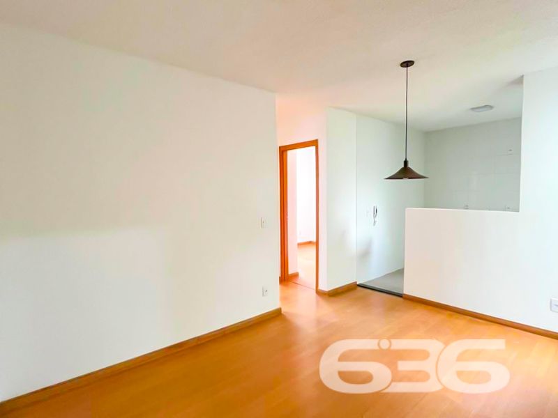Descubra um verdadeiro tesouro imobiliário no acolhedor bairro de Vila Nova, em Joinville, Santa Catarina! Apresentamos este moderno apartamento, com um design contemporâneo e pronto para se tornar o seu novo lar.

O apartamento possui uma área construída de 73,70 m², oferecendo espaço de sobra para você viver com conforto e estilo. Composto por 2 dormitórios e um banheiro, traz a praticidade que você busca no dia a dia. A integração entre a sala de estar e jantar cria um ambiente convidativo, ideal para receber amigos e familiares. A cozinha, bem planejada, e as áreas de serviço completam os espaços internos, tornando a vida ainda mais prática.

Este imóvel se destaca não apenas pela infraestrutura interna, mas pelo conjunto de benefícios que o condomínio oferece. Com uma área de lazer completa, incluindo piscina e área de festas, você terá à disposição todo o entretenimento que precisa. A segurança é garantida com portão eletrônico, interfone, muro e cerca elétrica, além de vigilância 24 horas, permitindo que você desfrute de sua casa sem preocupações.

A localização é um dos grandes atrativos deste apartamento: situado próximo ao comércio local e rodeado por restaurantes e serviços essenciais. A facilidade de acesso a vias principais e ao transporte público torna a sua mobilidade pela cidade muito mais eficiente. Além disso, a proximidade com escolas é um diferencial para famílias que priorizam a educação de seus filhos.

Para complementar, o apartamento é pet-friendly, acolhendo muito bem o seu animal de estimação. E, por estar numa esquina, oferece mais tranquilidade e privacidade. 

Esta é a sua chance de morar em uma região valorizada e com estrutura completa. Quer saber mais? Entre em contato com a 636 Negócios Imobiliários, sua parceira há mais de 30 anos no mercado. Estamos à disposição para mostrar todos os detalhes deste imóvel e ajudar você a tomar a melhor decisão.

Não perca esta oportunidade única de adquirir um imóvel que conjuga modernidade, conforto e praticidade. 
 
636 NEGÓCIOS IMOBILIÁRIOS: A SUA MELHOR ESCOLHA
Com mais de 30 anos de experiência, a 636 Negócios Imobiliários é sua parceira ideal para encontrar o imóvel perfeito. Estamos prontos para ajudá-lo a fazer deste imóvel o seu novo lar.
 
Telefone: (47) 3451-0636
WhatsApp: (47) 99190-0636
 
Não perca esta oportunidade única. Visite nosso site para mais informações: i636.com.br