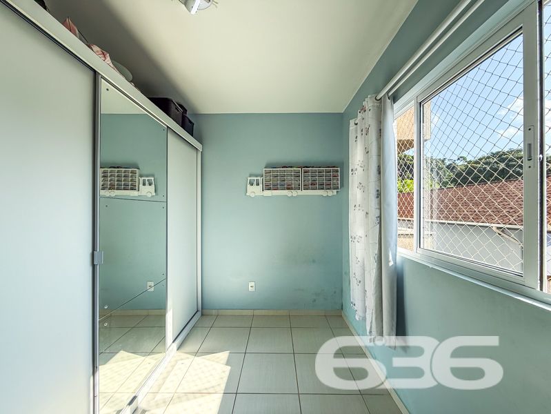 Desfrute de Conforto e Conveniência em Joinville!
Apresentamos um excelente apartamento no charmoso bairro Nova Brasília, em Joinville, SC. Este imóvel oferece a combinação perfeita de estilo moderno e funcionalidade, ideal para quem procura um lugar acolhedor para viver.
Detalhes do Apartamento:
Localizado em um edifício seguro, este apartamento possui uma área construída de 70,78 m², com espaços cuidadosamente planejados para oferecer conforto e praticidade. Conta com 2 amplos dormitórios, sendo uma suíte com closet que garante o espaço necessário para suas roupas e acessórios. Um verdadeiro refúgio para relaxar e renovar as energias!
A sala de estar integrada à sala de jantar proporciona um ambiente perfeito para receber amigos e familiares. A cozinha planejada permanece equipada, o que ajuda a transformar a experiência de cozinhar em um momento agradável e descomplicado.
Características Adicionais:
- 2 banheiros, garantindo mais conforto e privacidade.
- Sacada espaçosa para apreciar a vista.
- Área de serviço separada e planejada, facilitando o dia a dia.
- Garagem coberta, garantindo segurança para seu veículo.
- Conexão de internet por fibra óptica, ideal para quem trabalha em home office.
Segurança e Lazer:
O edifício possui vigilância eletrônica, interfone, portão eletrônico, alarme e cerca elétrica, tudo para garantir a tranquilidade de sua família. Por fim, uma churrasqueira está disponível para momentos de lazer e confraternização.
Localização Privilegiada:
A localização do imóvel é simplesmente fantástica! Próximo a importantes vias de acesso, você estará a poucos minutos de shoppings, escolas, hospitais, e transporte público, além de serviços públicos essenciais. Este é um local que combina a praticidade urbana com a tranquilidade do bairro Nova Brasília.
Oportunidade de Negócio:
Agende hoje mesmo uma visita e descubra o próximo capítulo de sua vida neste notável apartamento em Nova Brasília. Para mais informações, entre em contato conosco na 636 Negócios Imobiliários. Esperamos por você!
Com tudo isso, viver aqui se torna um sonho realizável. Não perca a oportunidade de fazer deste local o seu novo lar!
636 NEGÓCIOS IMOBILIÁRIOS: A SUA MELHOR ESCOLHA
Com mais de 30 anos de experiência, a 636 Negócios Imobiliários é sua parceira ideal para encontrar o imóvel perfeito. Estamos prontos para ajudá-lo a fazer deste imóvel o seu novo lar.
Telefone: (47) 3451-0636
WhatsApp: (47) 99190-0636
Não perca esta oportunidade única. Visite nosso site para mais informações: i636.com.br