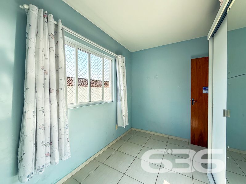 Desfrute de Conforto e Conveniência em Joinville!
Apresentamos um excelente apartamento no charmoso bairro Nova Brasília, em Joinville, SC. Este imóvel oferece a combinação perfeita de estilo moderno e funcionalidade, ideal para quem procura um lugar acolhedor para viver.
Detalhes do Apartamento:
Localizado em um edifício seguro, este apartamento possui uma área construída de 70,78 m², com espaços cuidadosamente planejados para oferecer conforto e praticidade. Conta com 2 amplos dormitórios, sendo uma suíte com closet que garante o espaço necessário para suas roupas e acessórios. Um verdadeiro refúgio para relaxar e renovar as energias!
A sala de estar integrada à sala de jantar proporciona um ambiente perfeito para receber amigos e familiares. A cozinha planejada permanece equipada, o que ajuda a transformar a experiência de cozinhar em um momento agradável e descomplicado.
Características Adicionais:
- 2 banheiros, garantindo mais conforto e privacidade.
- Sacada espaçosa para apreciar a vista.
- Área de serviço separada e planejada, facilitando o dia a dia.
- Garagem coberta, garantindo segurança para seu veículo.
- Conexão de internet por fibra óptica, ideal para quem trabalha em home office.
Segurança e Lazer:
O edifício possui vigilância eletrônica, interfone, portão eletrônico, alarme e cerca elétrica, tudo para garantir a tranquilidade de sua família. Por fim, uma churrasqueira está disponível para momentos de lazer e confraternização.
Localização Privilegiada:
A localização do imóvel é simplesmente fantástica! Próximo a importantes vias de acesso, você estará a poucos minutos de shoppings, escolas, hospitais, e transporte público, além de serviços públicos essenciais. Este é um local que combina a praticidade urbana com a tranquilidade do bairro Nova Brasília.
Oportunidade de Negócio:
Agende hoje mesmo uma visita e descubra o próximo capítulo de sua vida neste notável apartamento em Nova Brasília. Para mais informações, entre em contato conosco na 636 Negócios Imobiliários. Esperamos por você!
Com tudo isso, viver aqui se torna um sonho realizável. Não perca a oportunidade de fazer deste local o seu novo lar!
636 NEGÓCIOS IMOBILIÁRIOS: A SUA MELHOR ESCOLHA
Com mais de 30 anos de experiência, a 636 Negócios Imobiliários é sua parceira ideal para encontrar o imóvel perfeito. Estamos prontos para ajudá-lo a fazer deste imóvel o seu novo lar.
Telefone: (47) 3451-0636
WhatsApp: (47) 99190-0636
Não perca esta oportunidade única. Visite nosso site para mais informações: i636.com.br